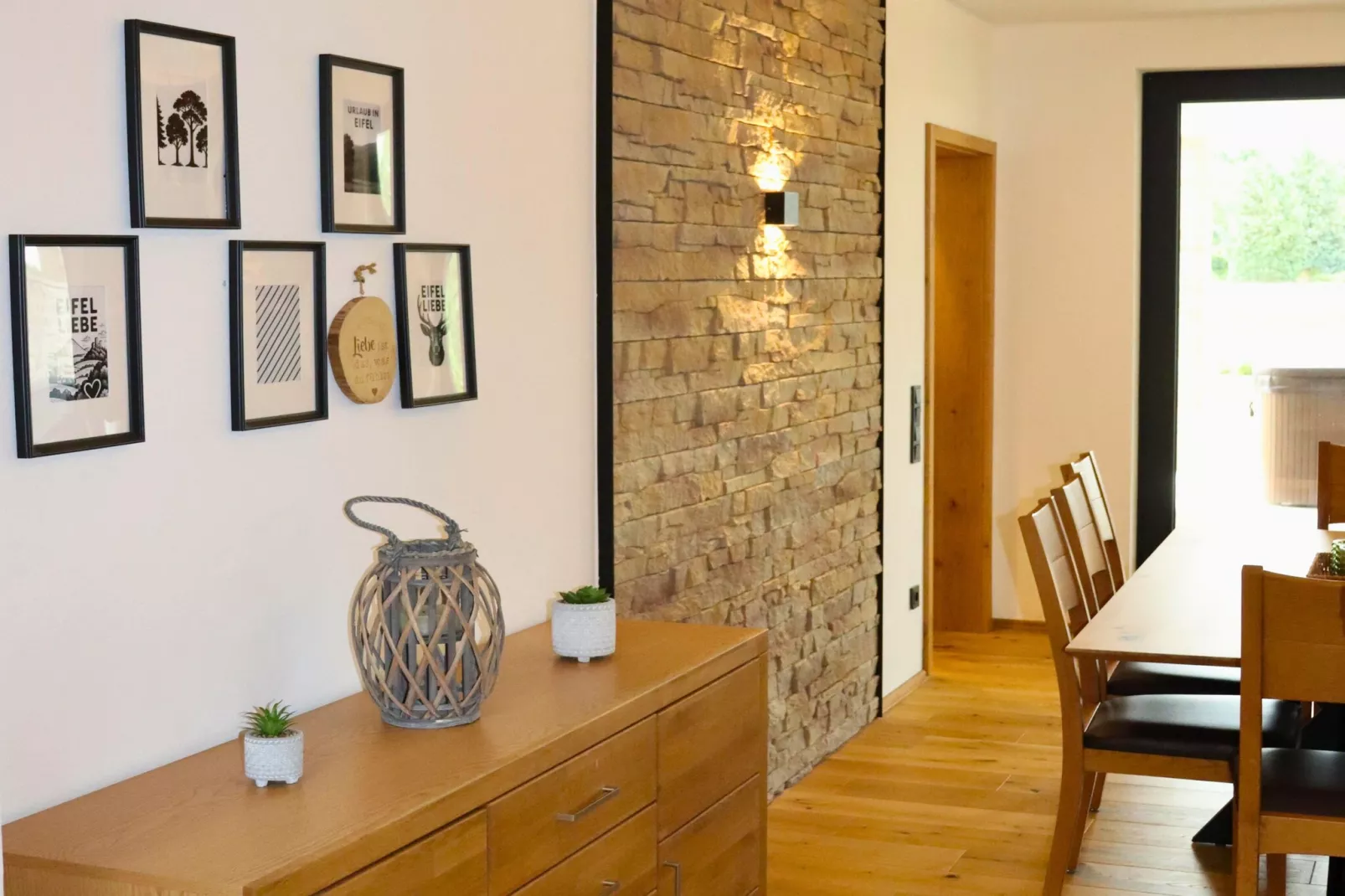 Eifel-Finca mit Whirlpool und Gartenlounge-Woonkamer