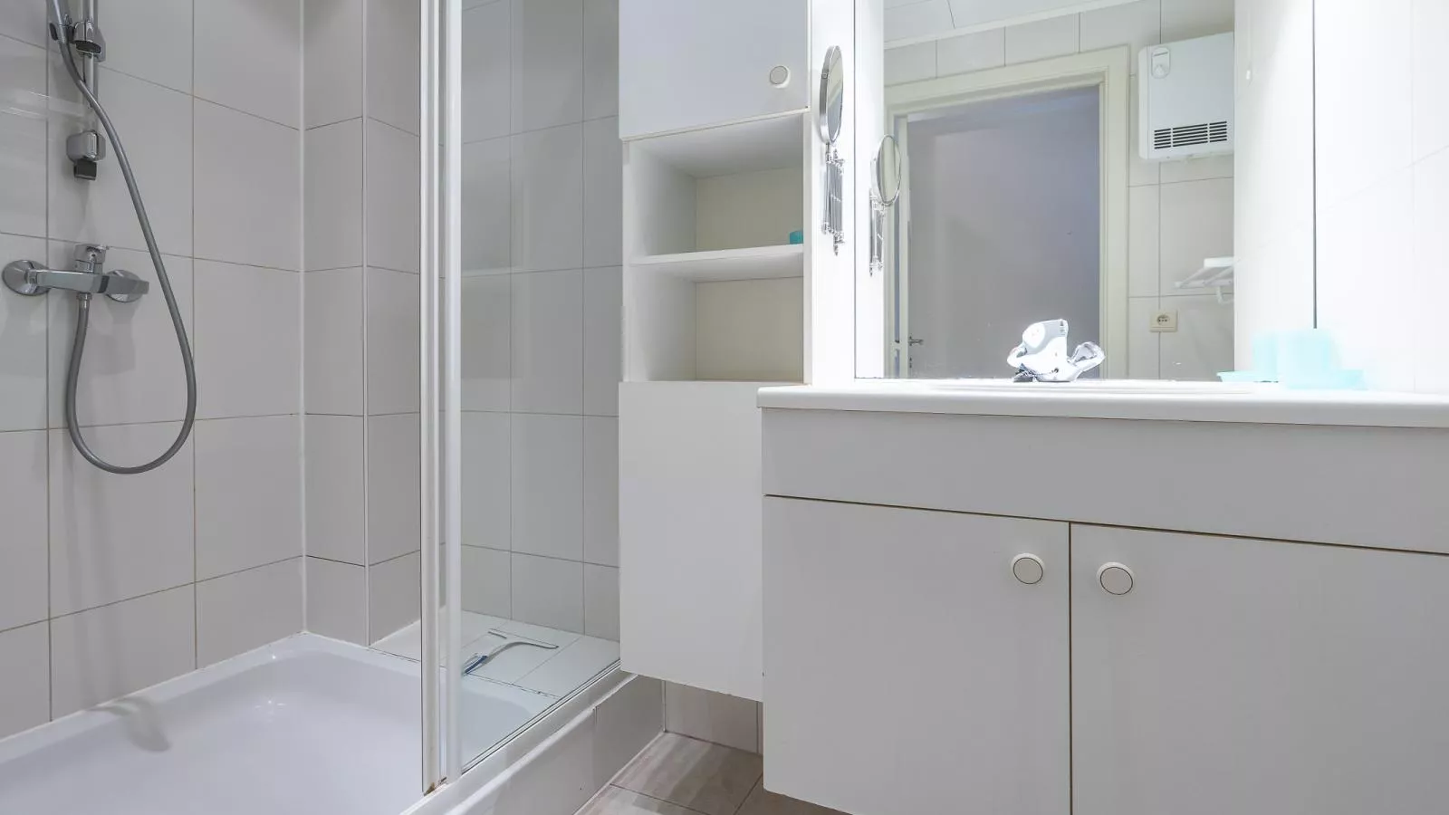 Bella Vista - 0401-Badkamer