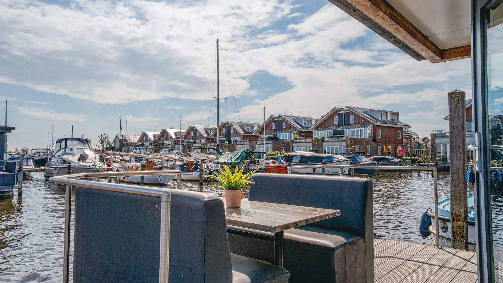 Tiny houseboat Uitgeest I-Terrasbalkon