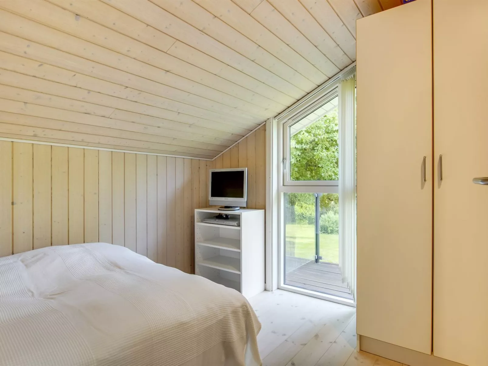 "Anemone" - 700m from the sea-Binnen