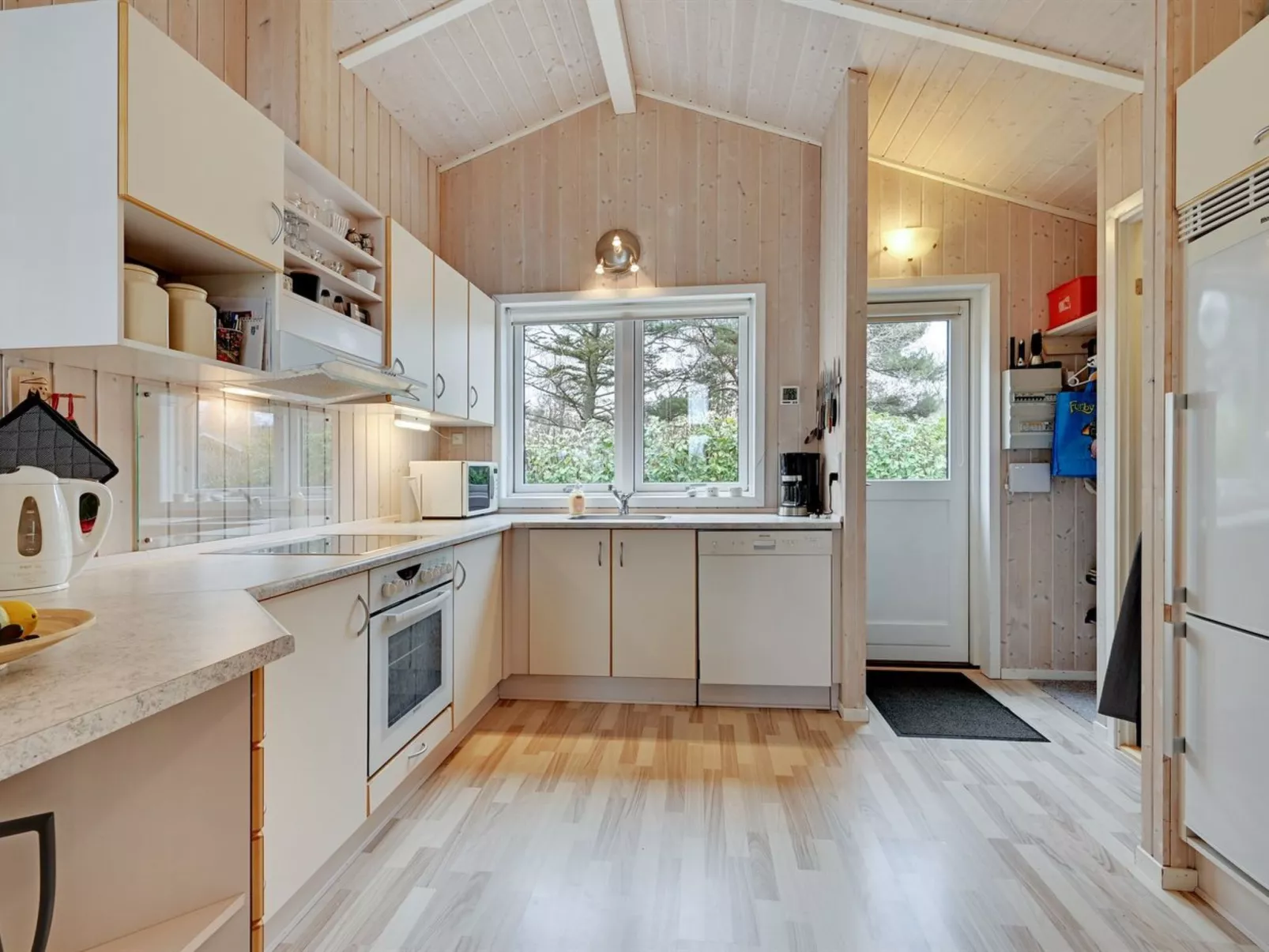 "Sitka" - 250m from the sea-Binnen