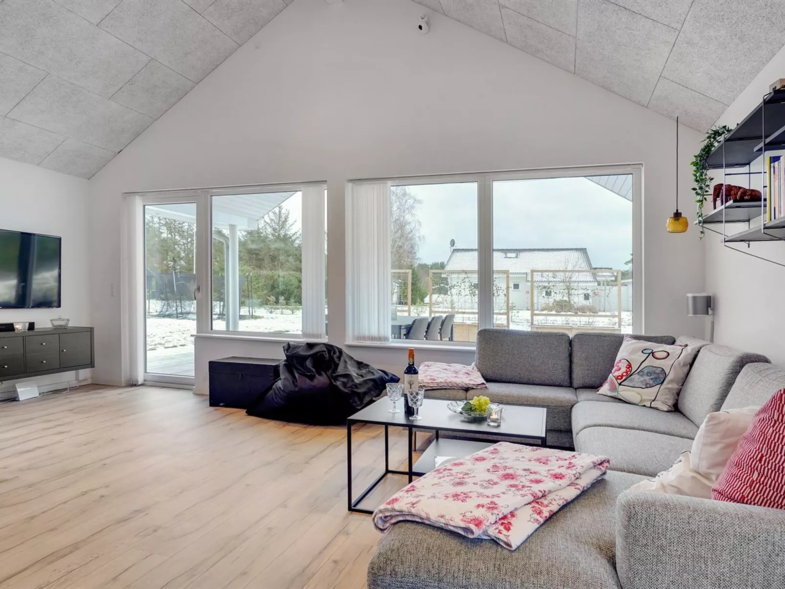 "Jurien" - 450m from the sea-Binnen