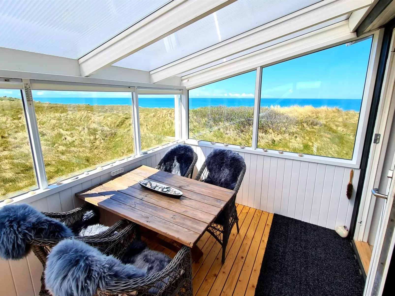 "Freydis" - 92m from the sea-Binnen