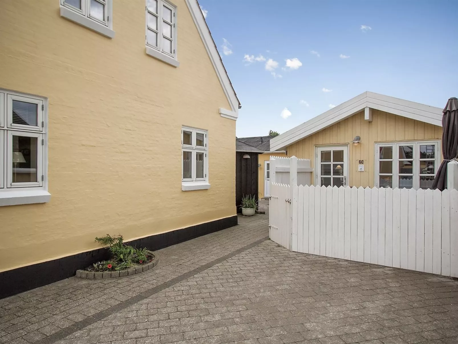 "Fritzy" - 75m from the sea-Buiten