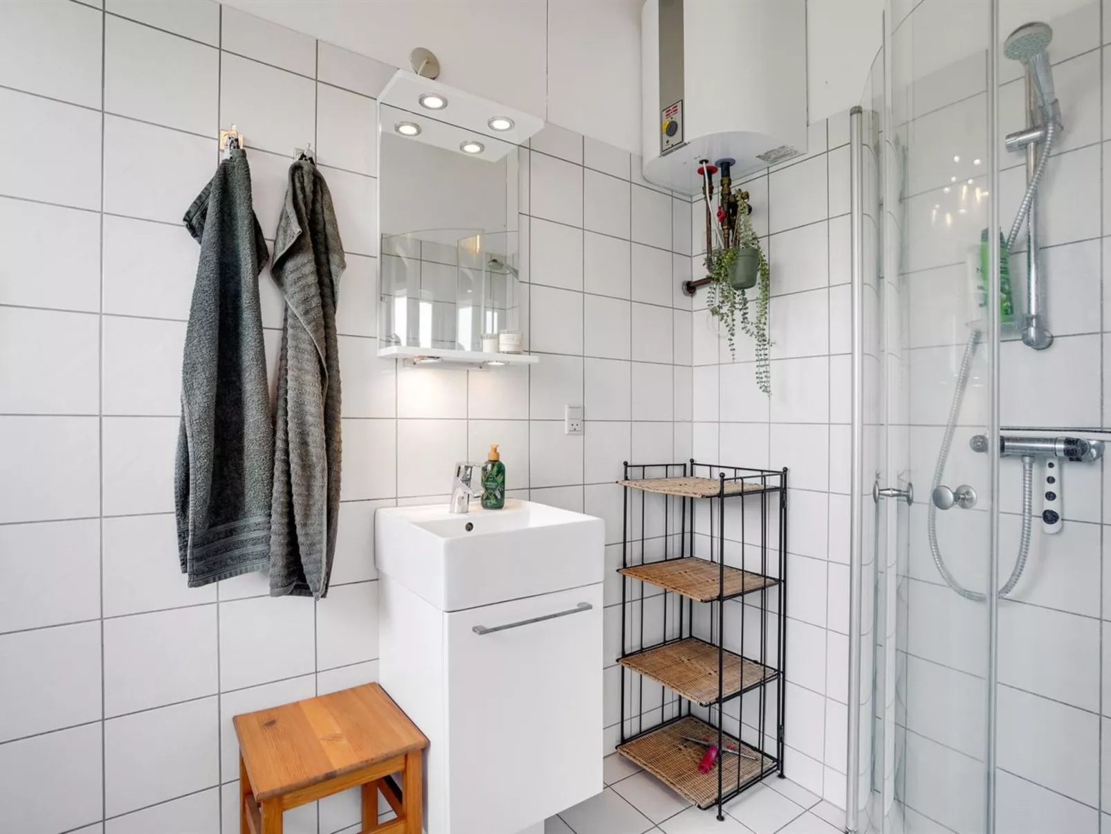 "Elgin" - 1.8km from the sea-Binnen