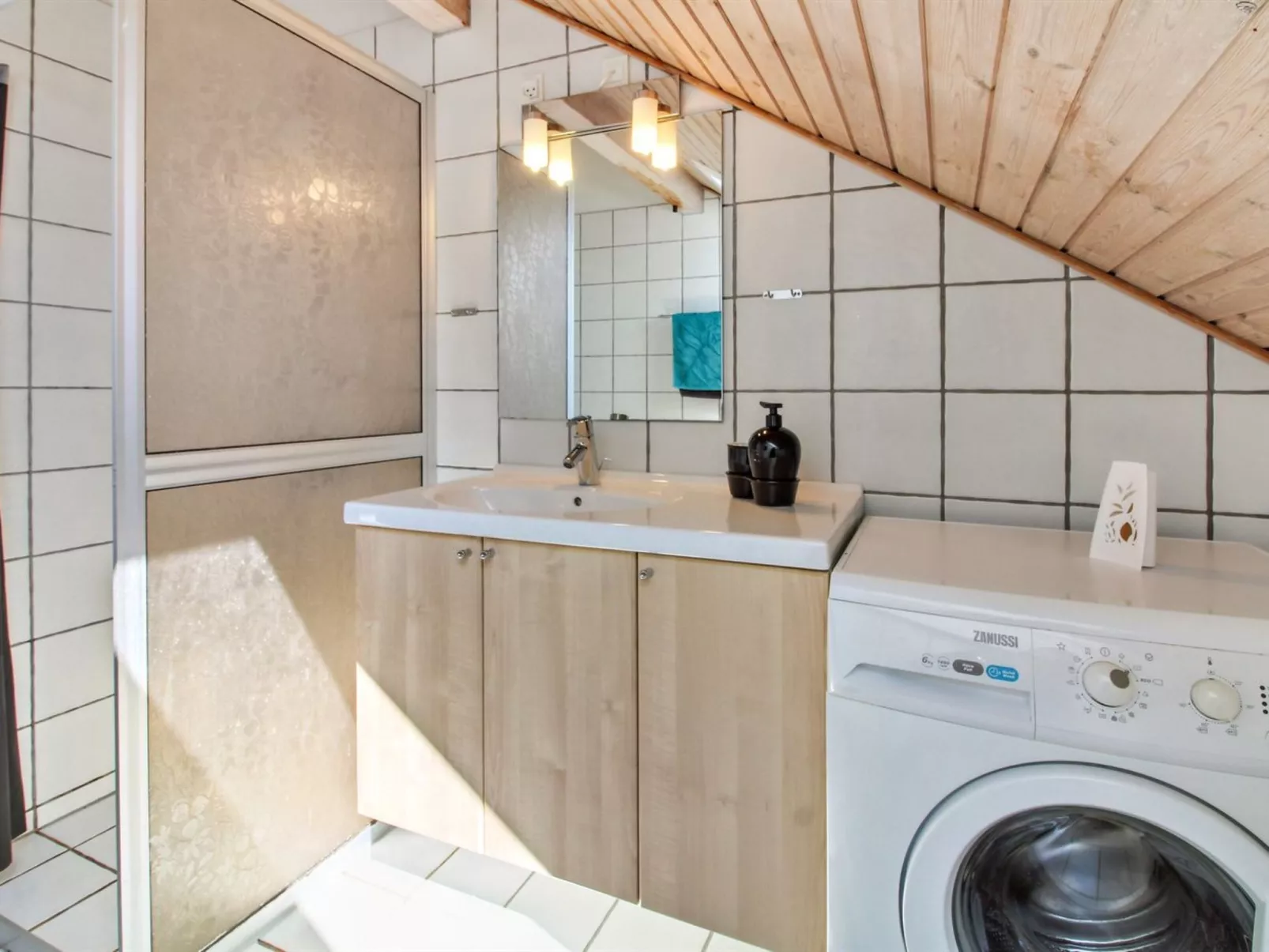 "Aswith" - 2.3km from the sea-Binnen