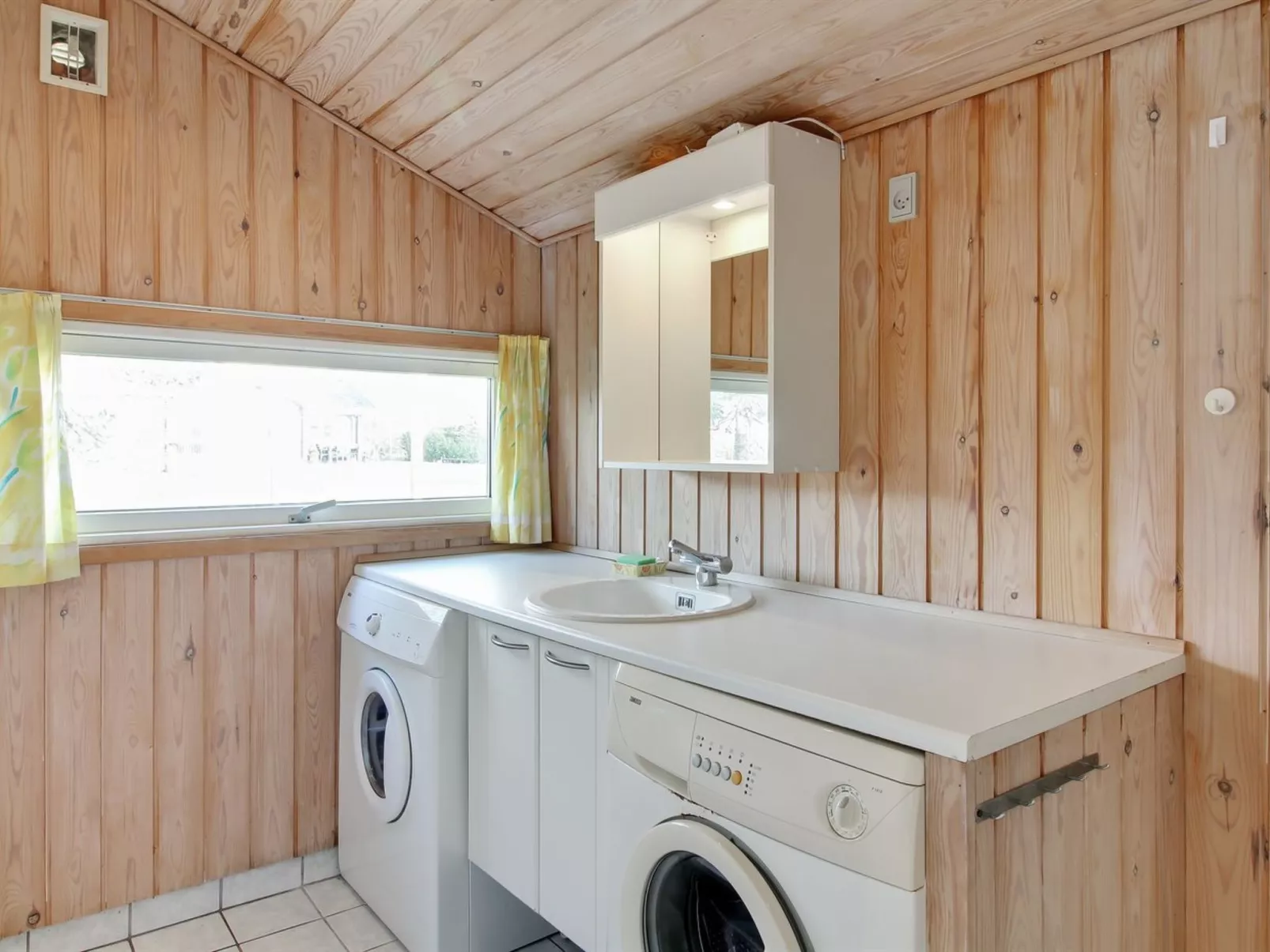 "Gesine" - 900m from the sea-Binnen