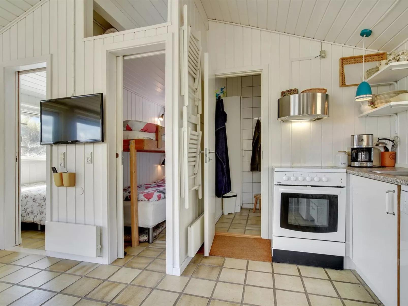 "Abbie" - 10m from the sea-Binnen