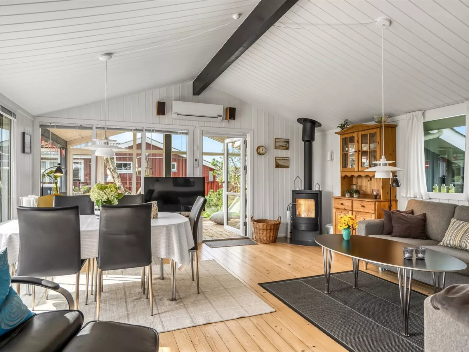 "Hælf" - 400m from the sea-Binnen