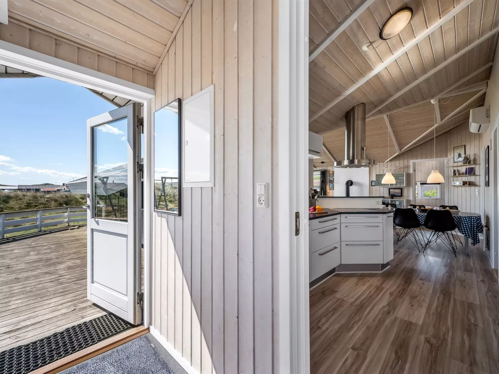 "Sylta" -  from the sea-Binnen