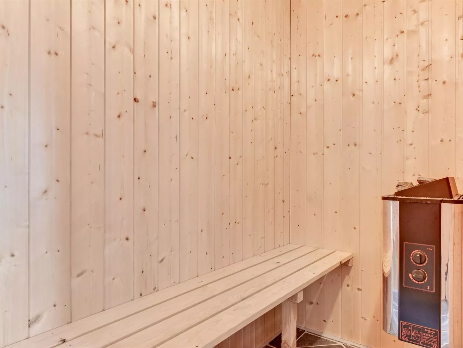 "Matthias" - 400m to the fjord-Binnen