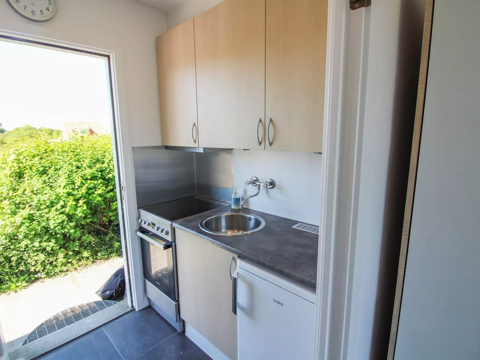 "Annemai" - 500m from the sea-Binnen