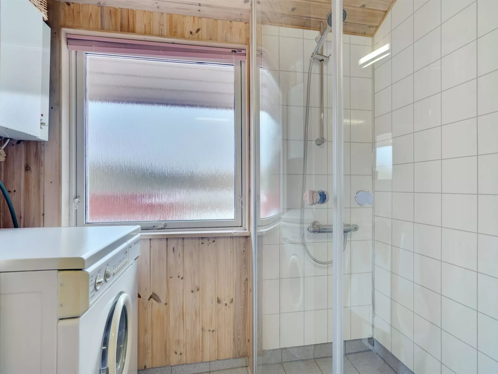 "Halla" - 200m to the fjord-Binnen