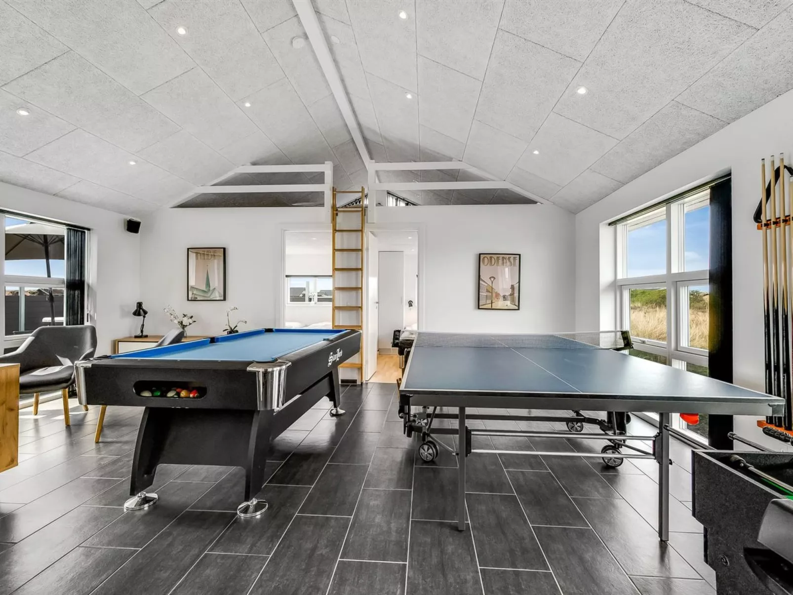 "Ennie" -  from the sea-Binnen