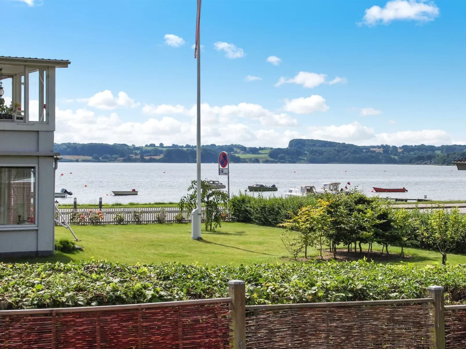 "Star" - 100m from the sea-Buiten