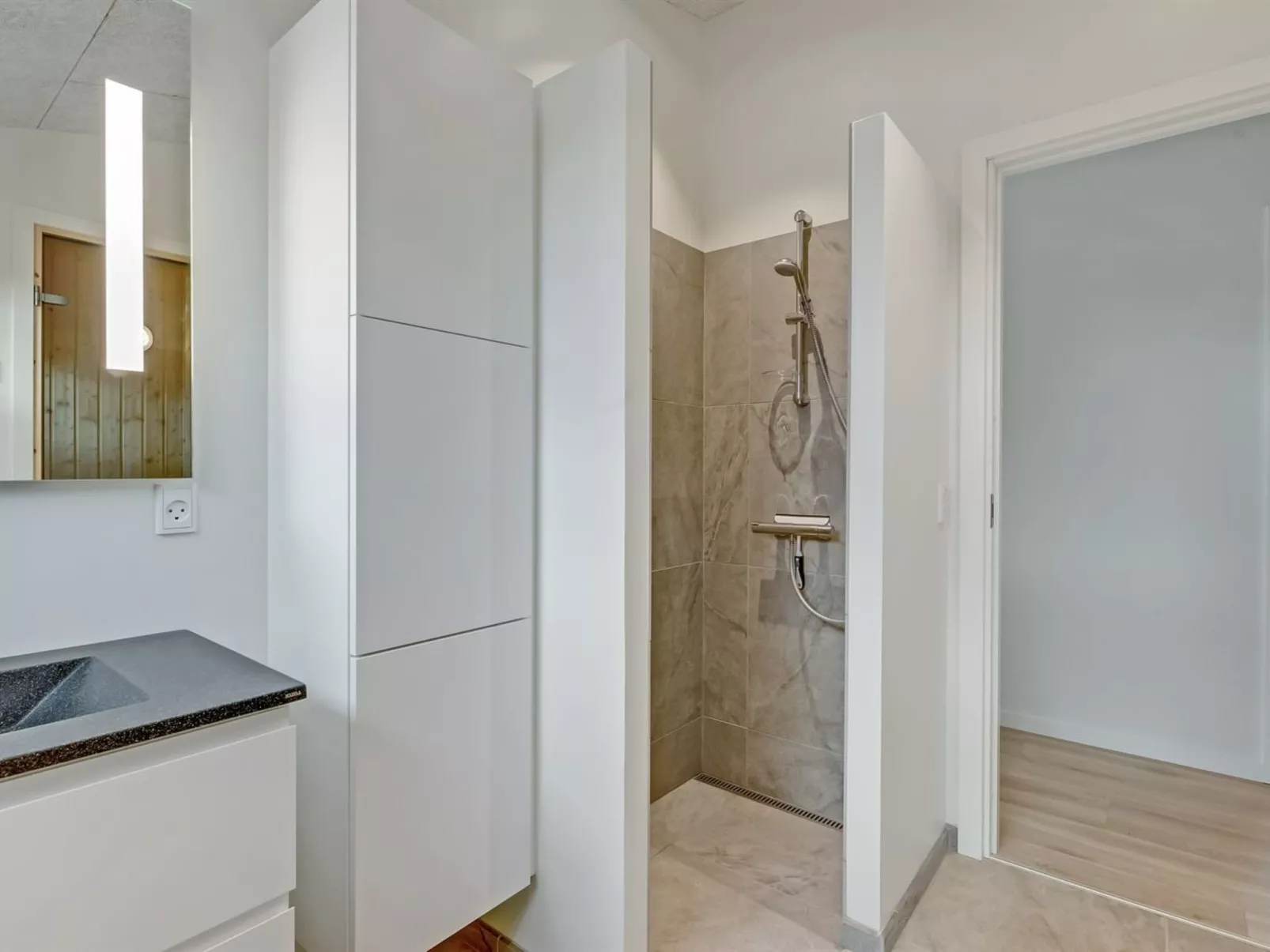 "Birger" - 300m from the sea-Binnen