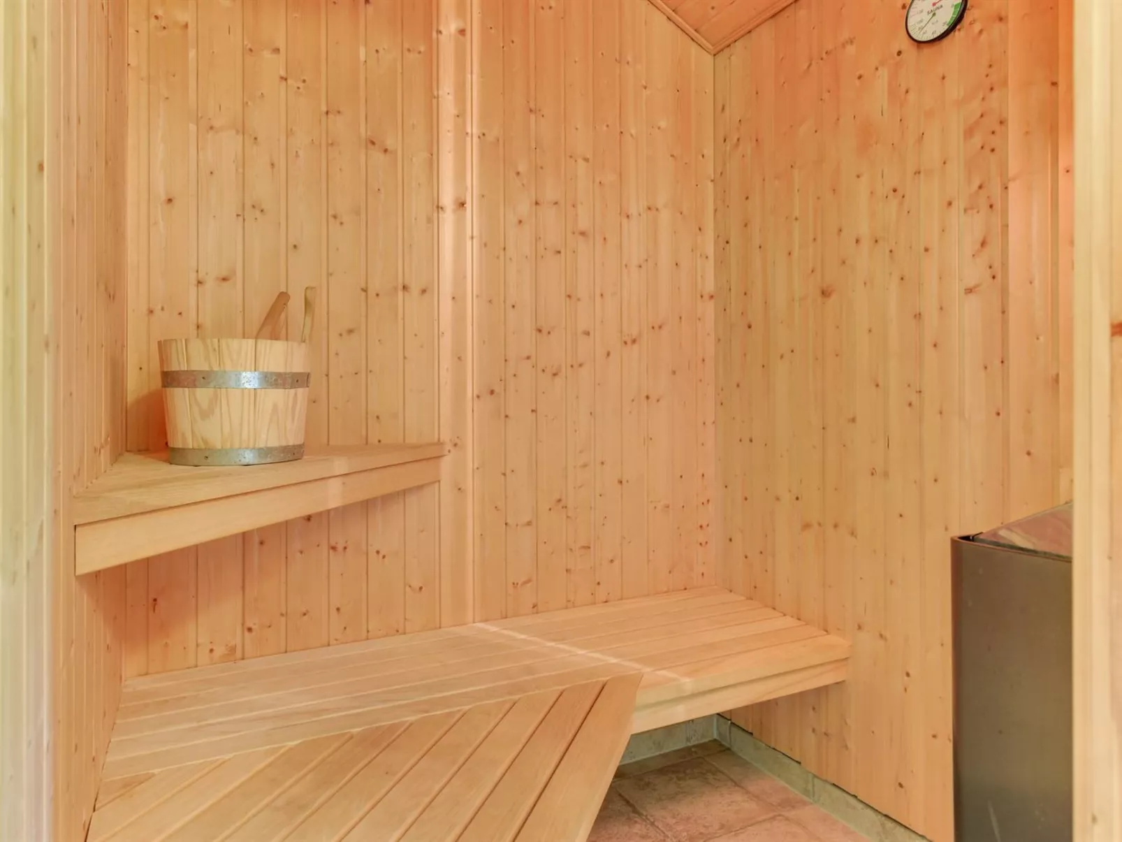 "Jonas" - 2.4km from the sea-Binnen