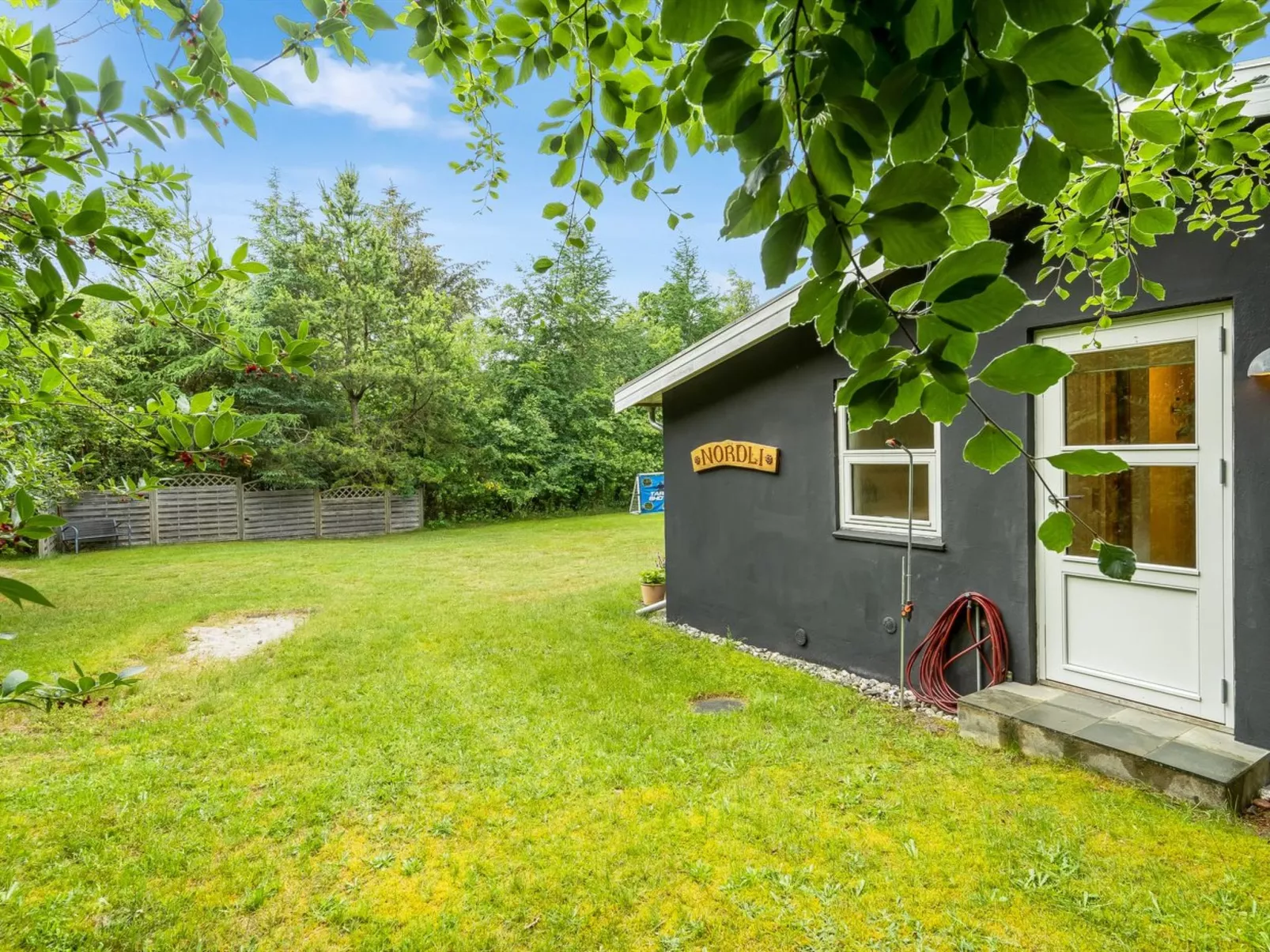 "Fergie" - 400m from the sea-Buiten