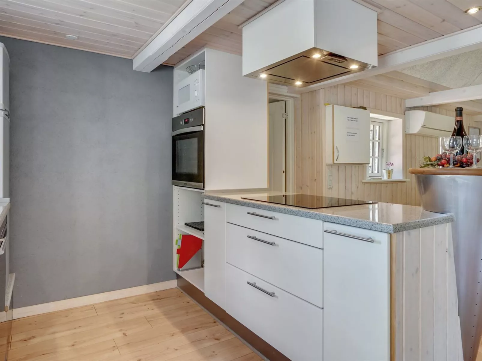 "Gudmund" - 3.9km from the sea-Binnen