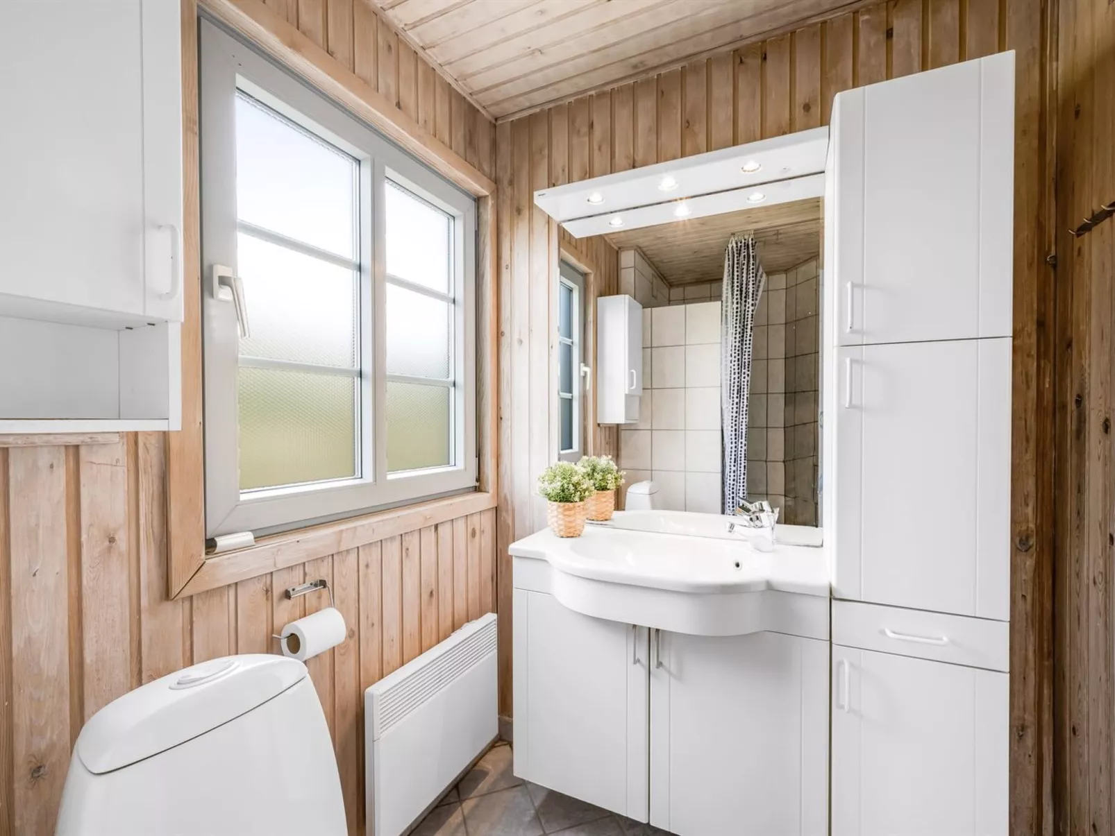 "Dina" - 200m to the fjord-Binnen