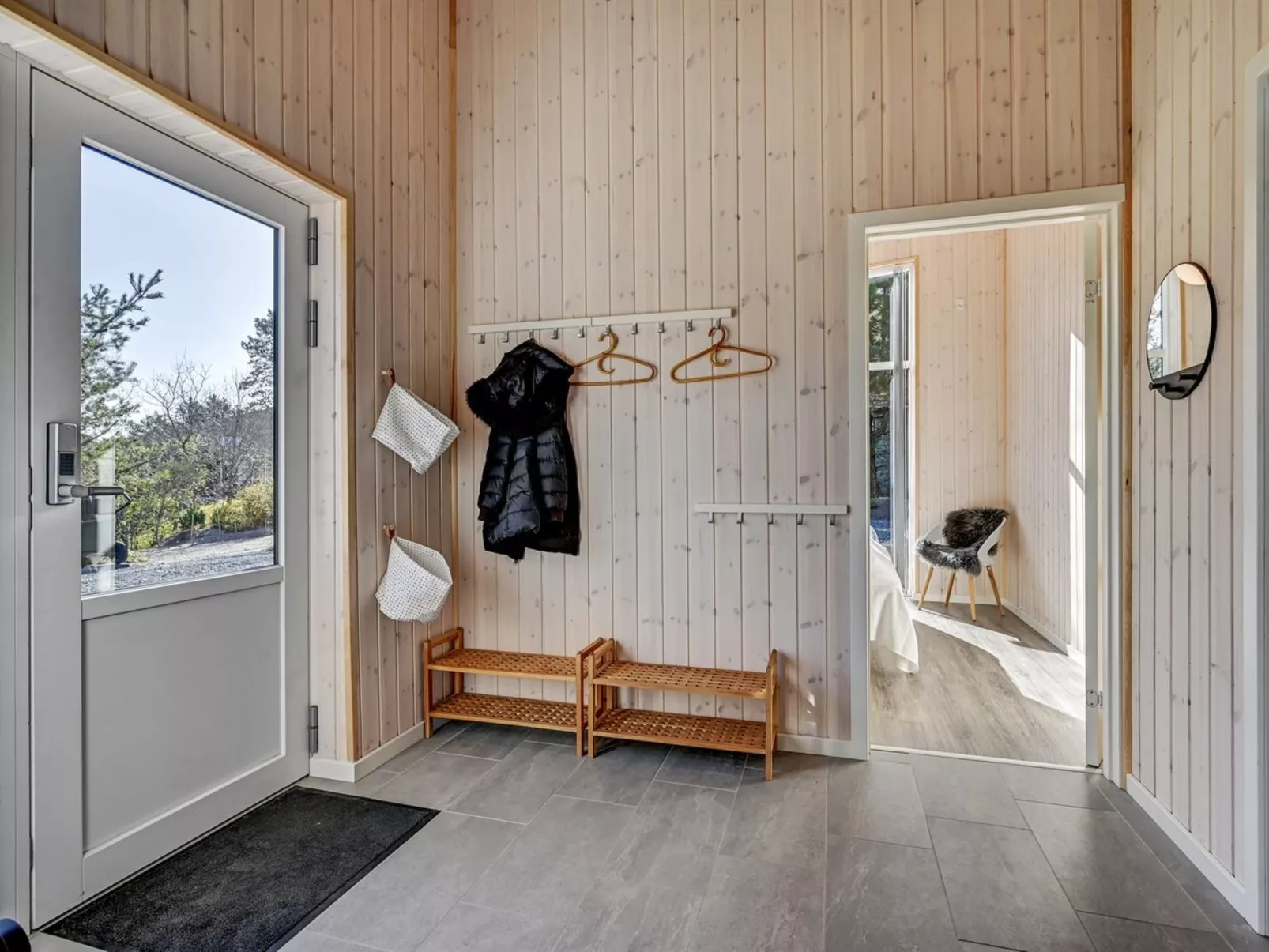 "Ylvi" - 250m from the sea-Binnen