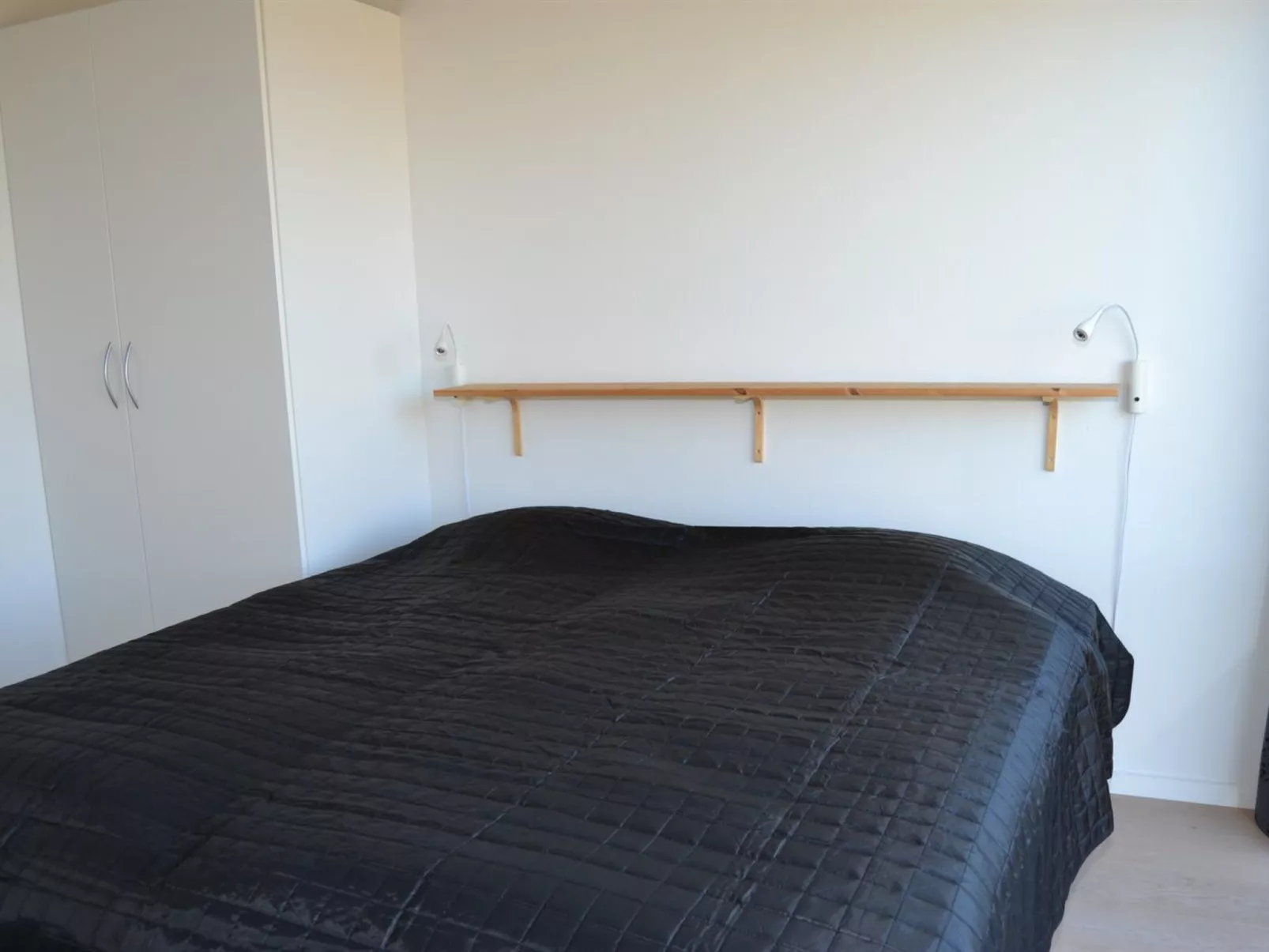 "Elinora" - 100m from the sea-Binnen