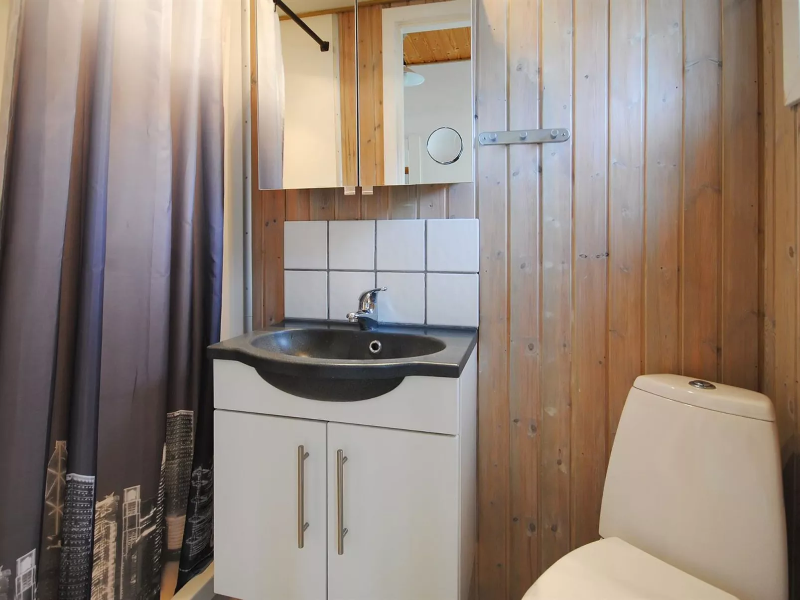 "Vasil" - 100m to the fjord-Binnen