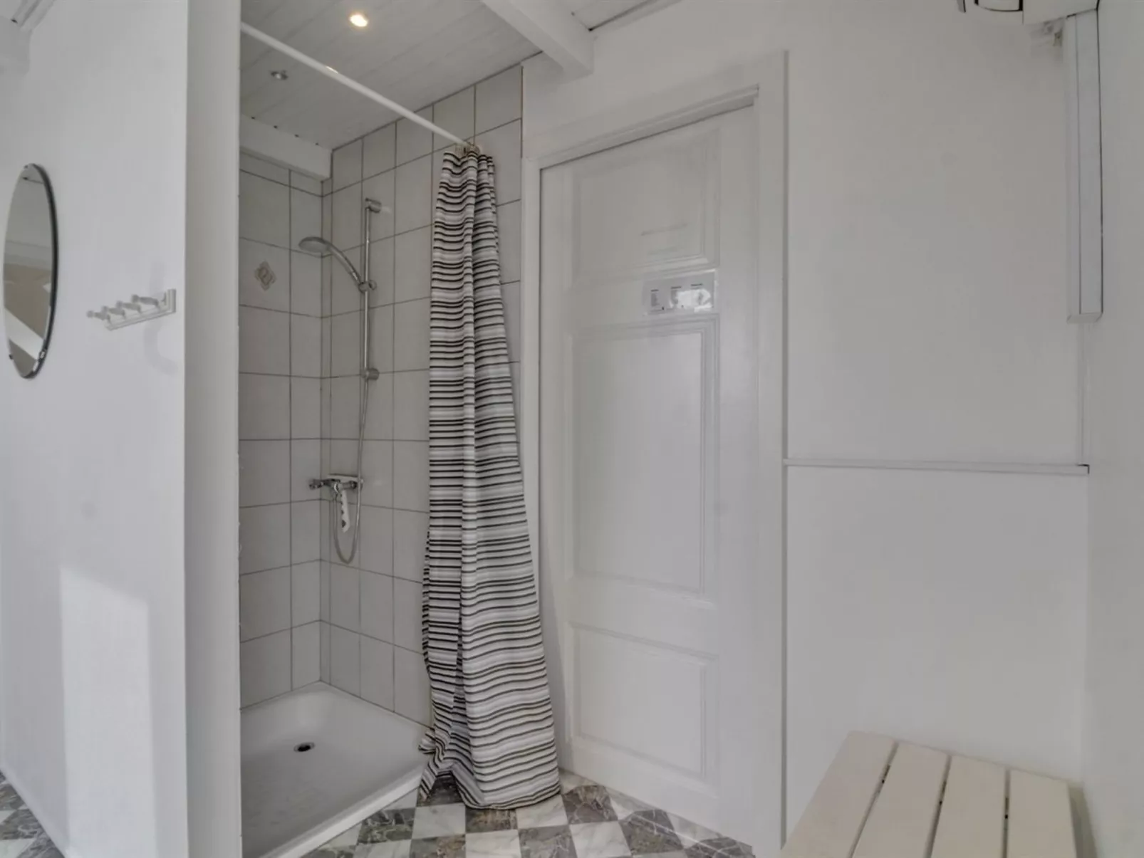 "Juuso" - 20km from the sea-Binnen