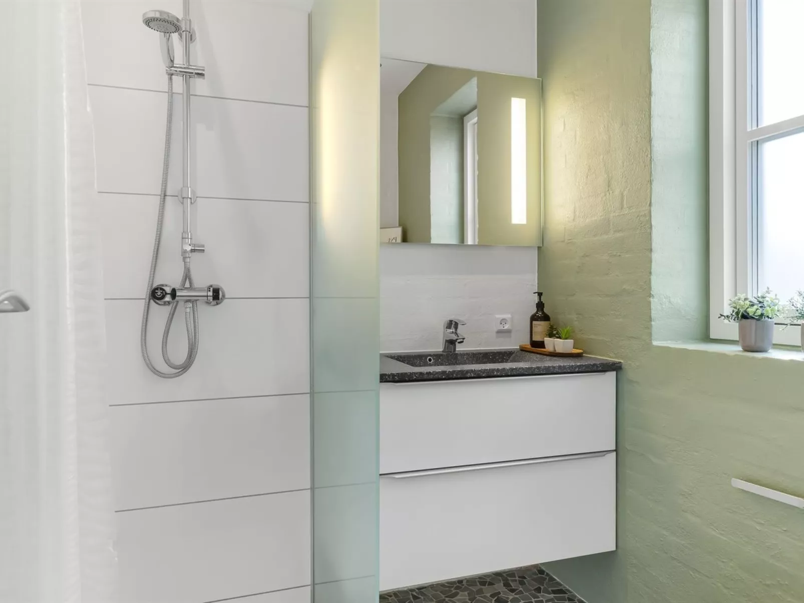 "Hilma" - 600m from the sea-Binnen