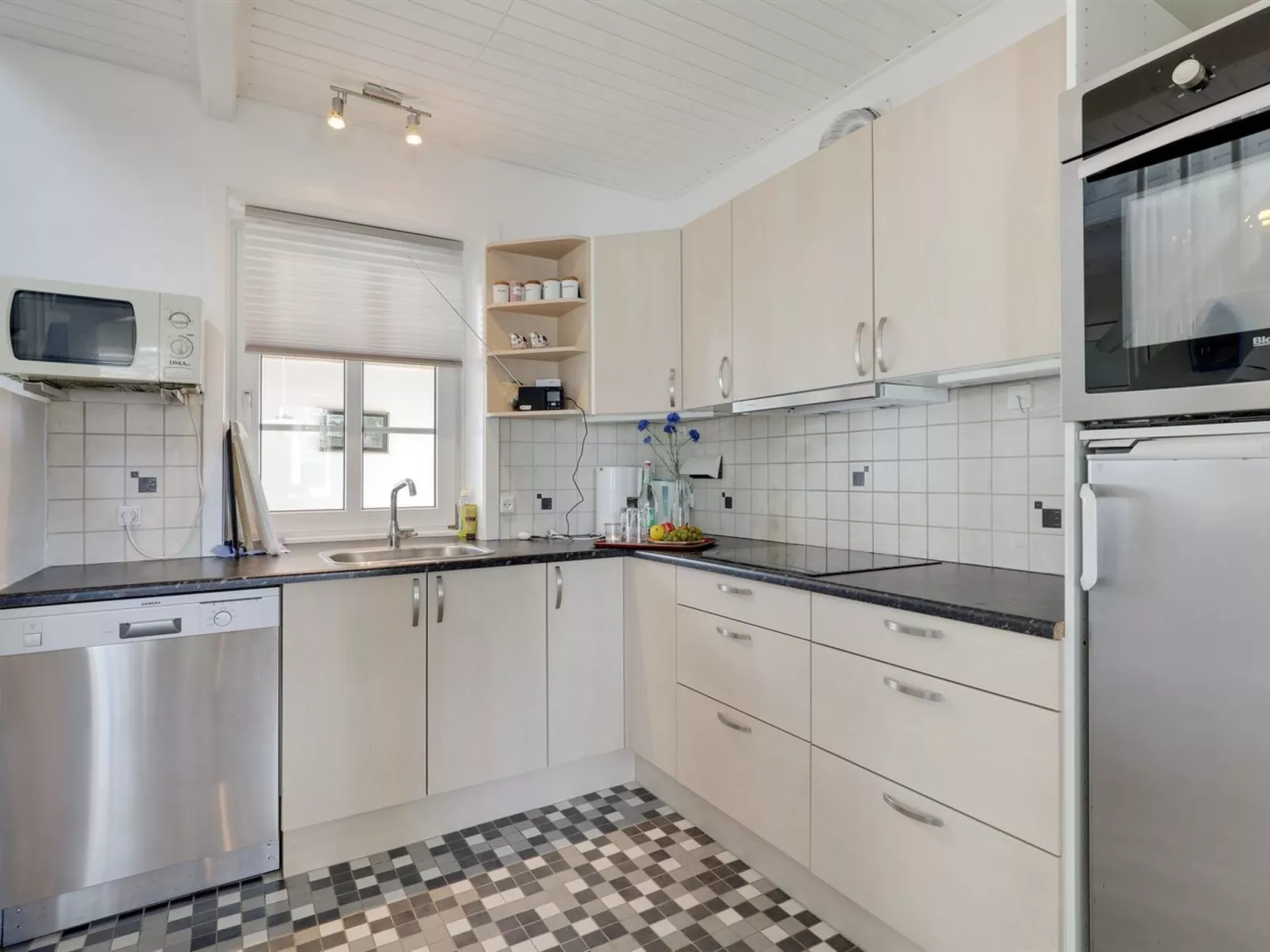 "Nilia" - 3.5km from the sea-Binnen