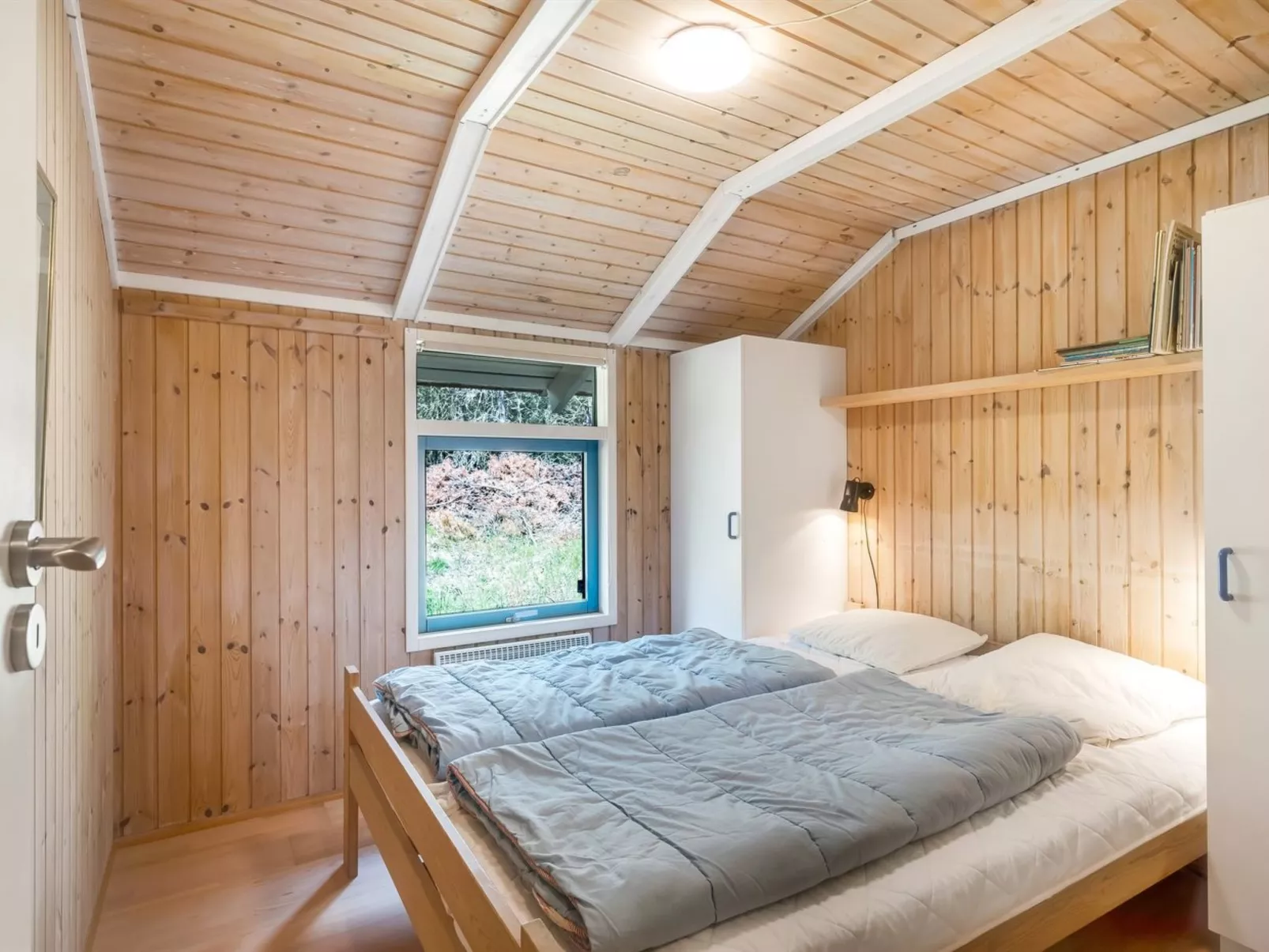 "Aamu" - 300m to the fjord-Binnen