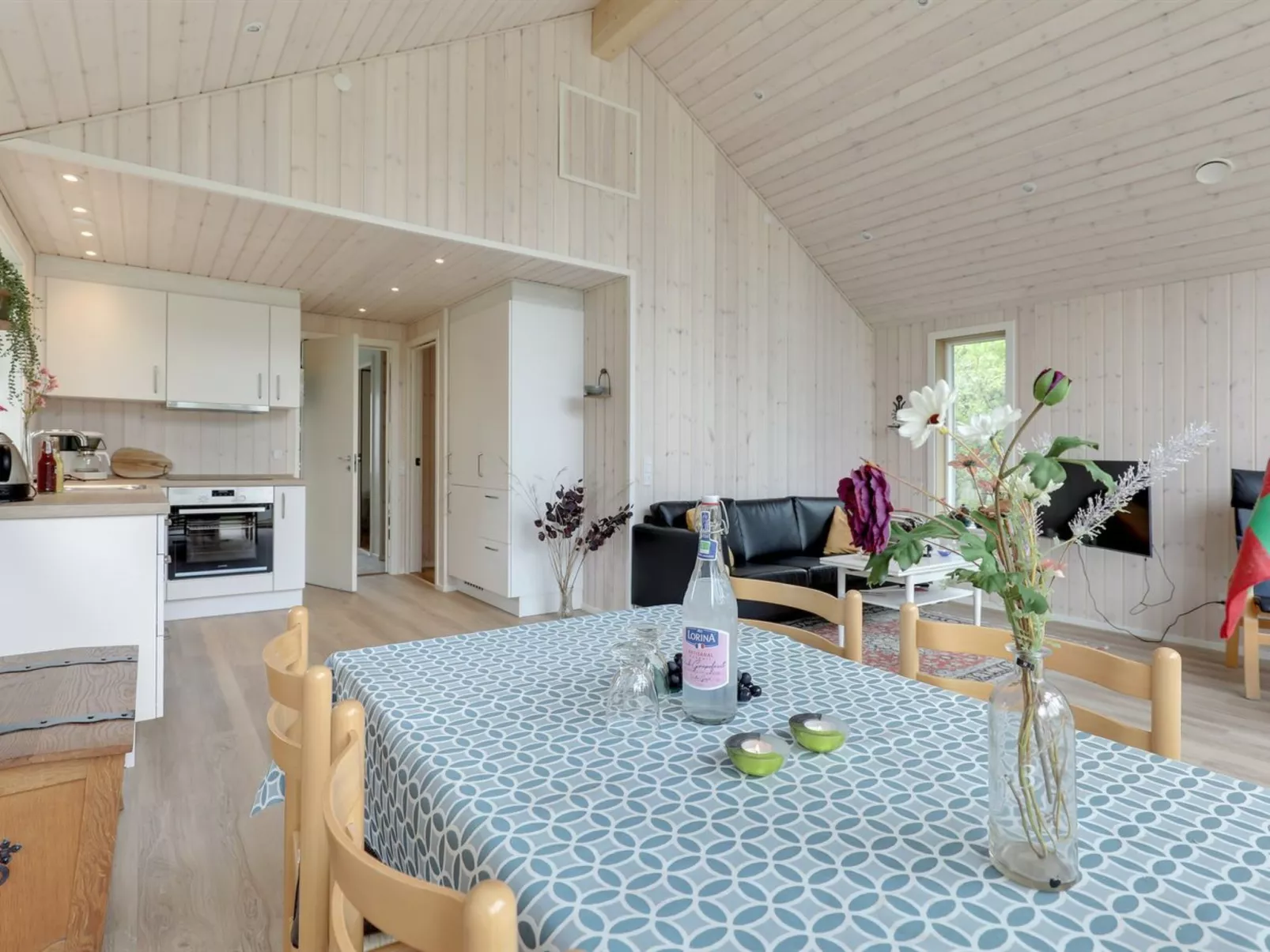 "Hilje" - 350m from the sea-Binnen