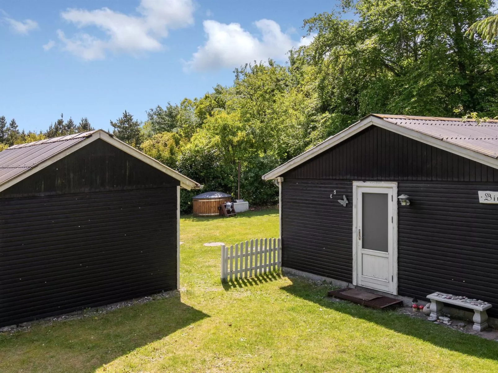 "Ulrike" - 600m to the fjord-Buiten