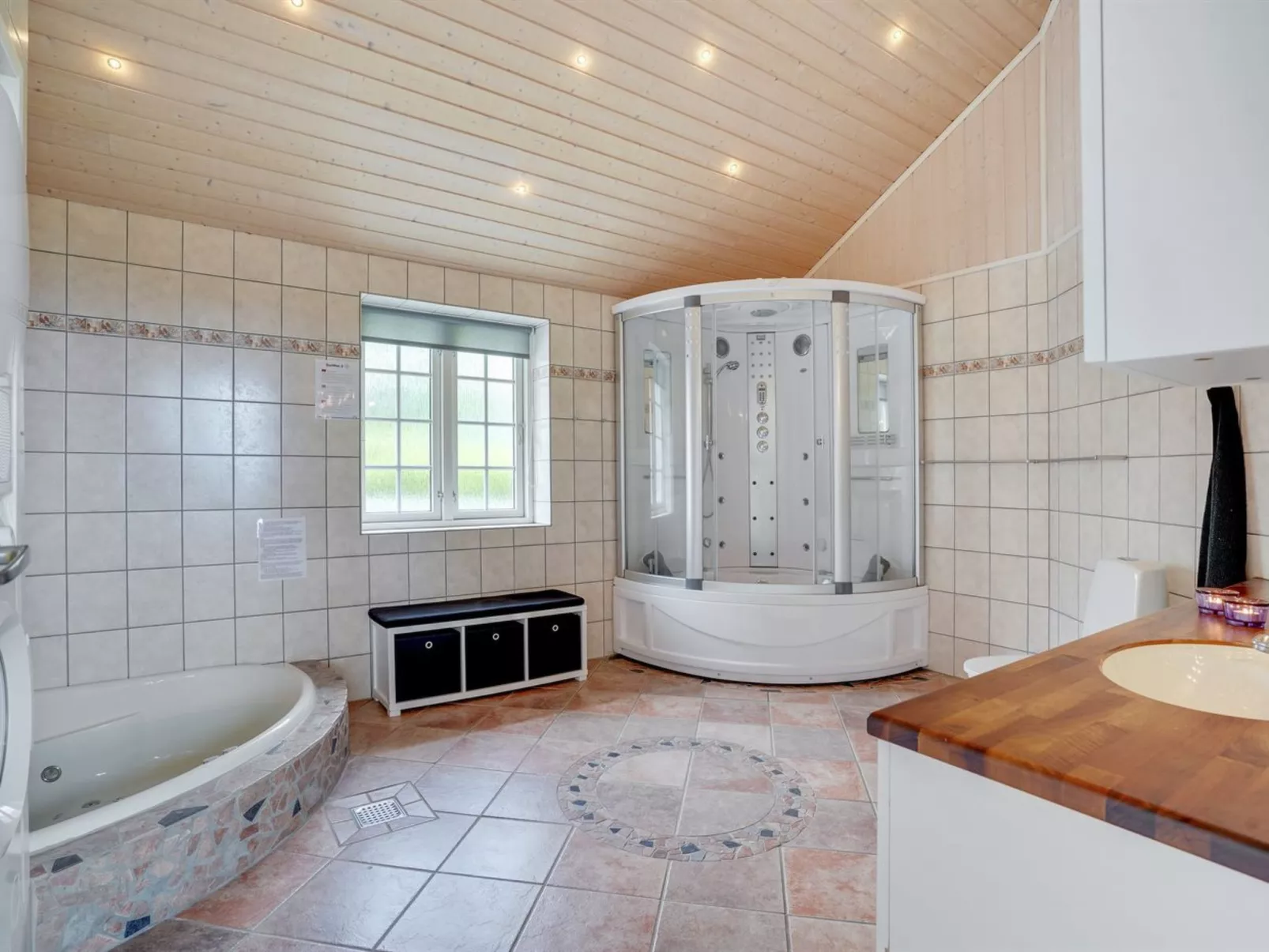 "Regnwald" - 400m to the fjord-Binnen