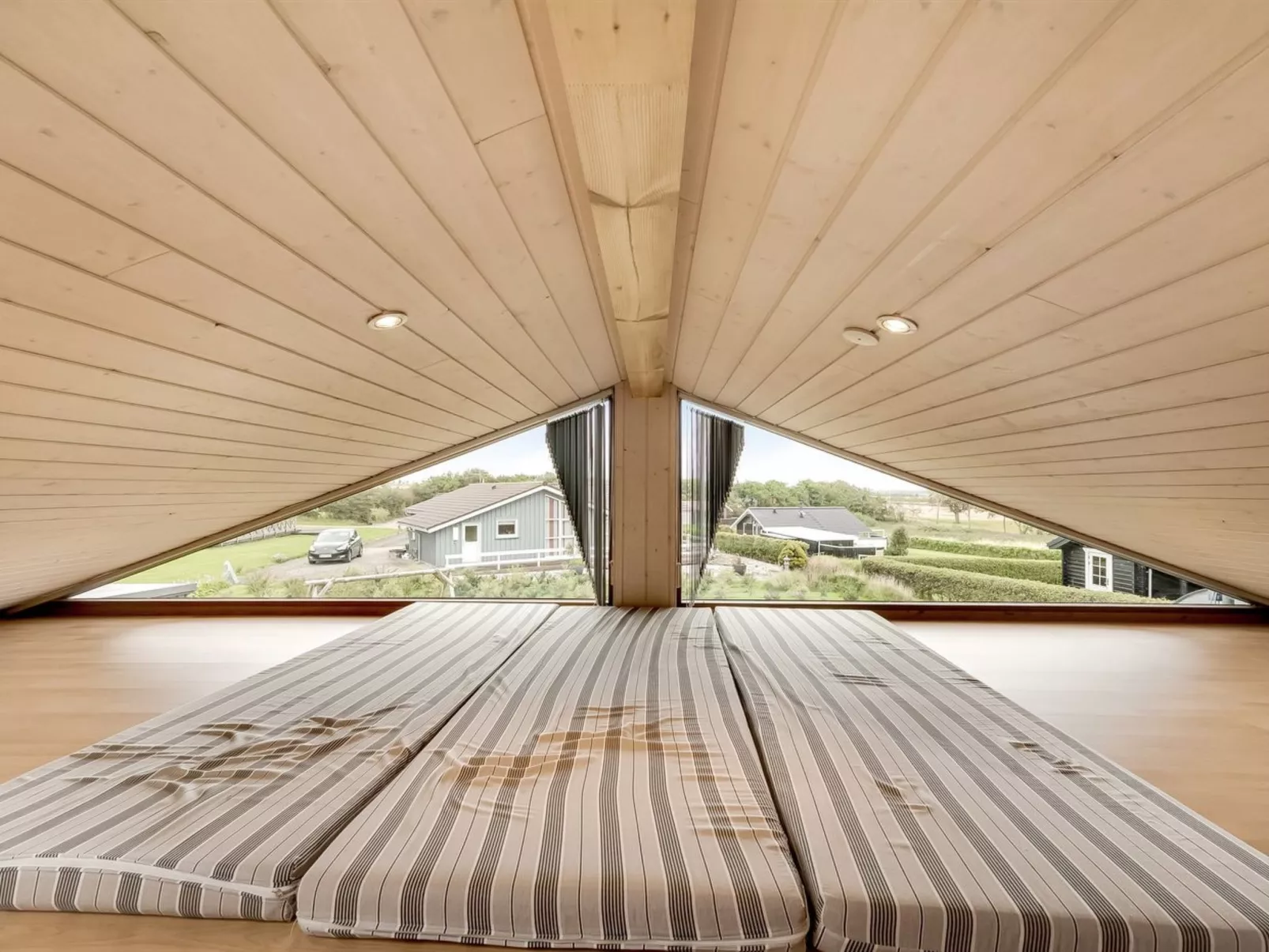 "Malila" - 400m to the fjord-Binnen