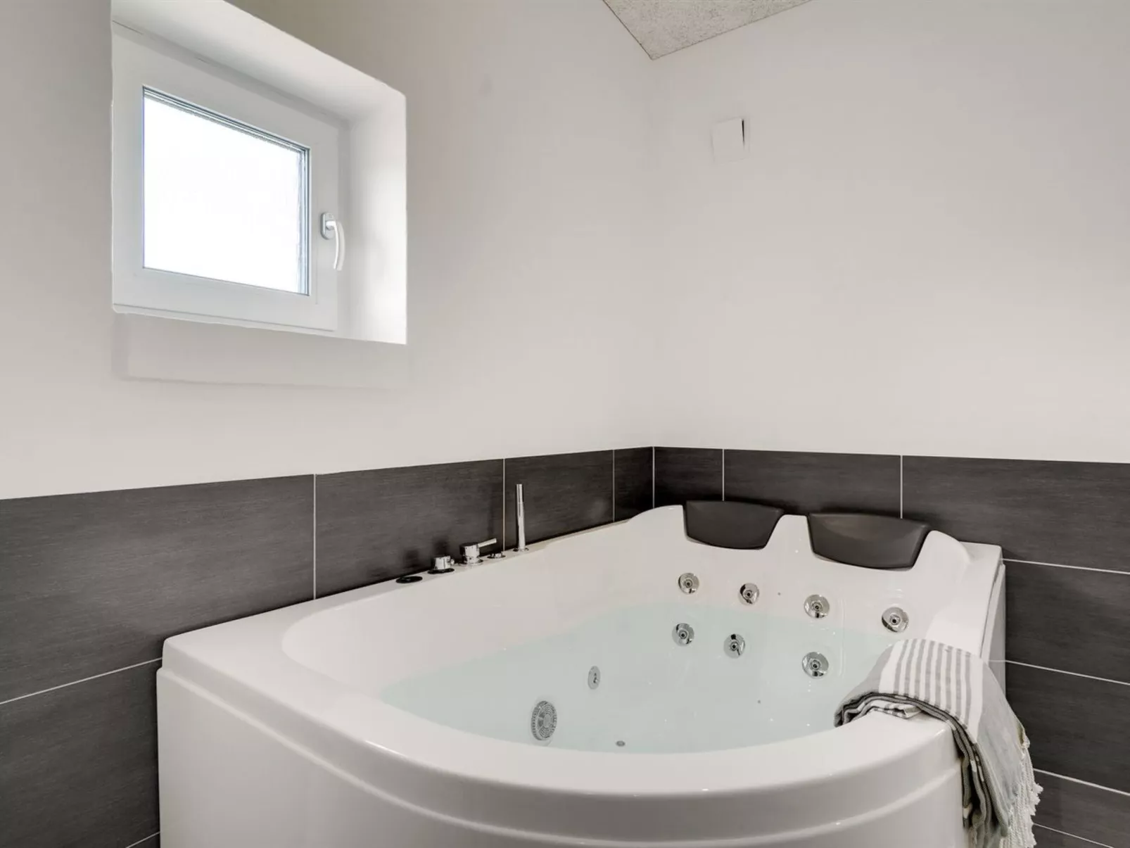 "Synthia" - 300m from the sea-Binnen