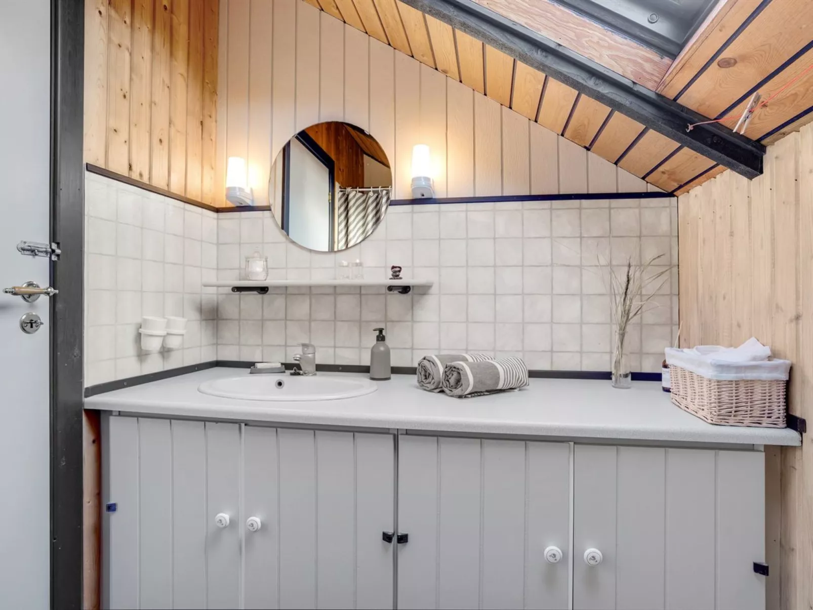 "Raita" - 350m to the fjord-Binnen