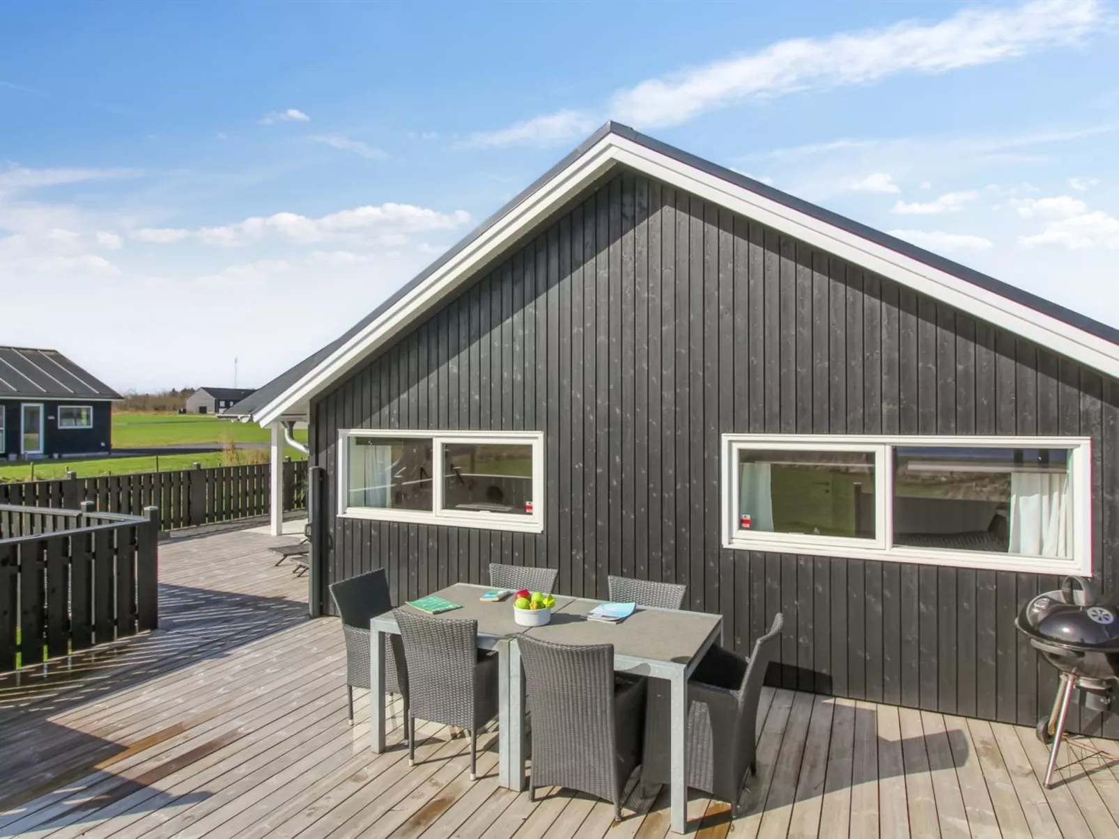 "Mirkka" - 1.5km from the sea-Buiten