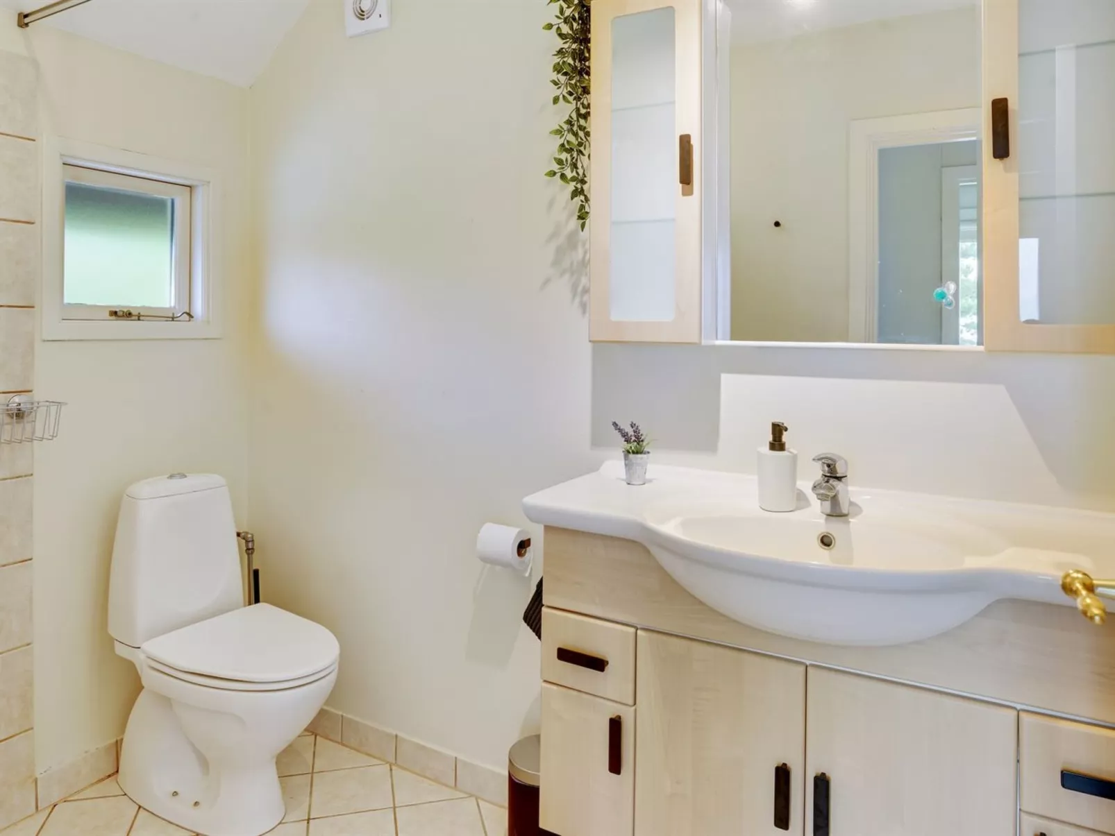 "Chayton" - 450m from the sea-Binnen