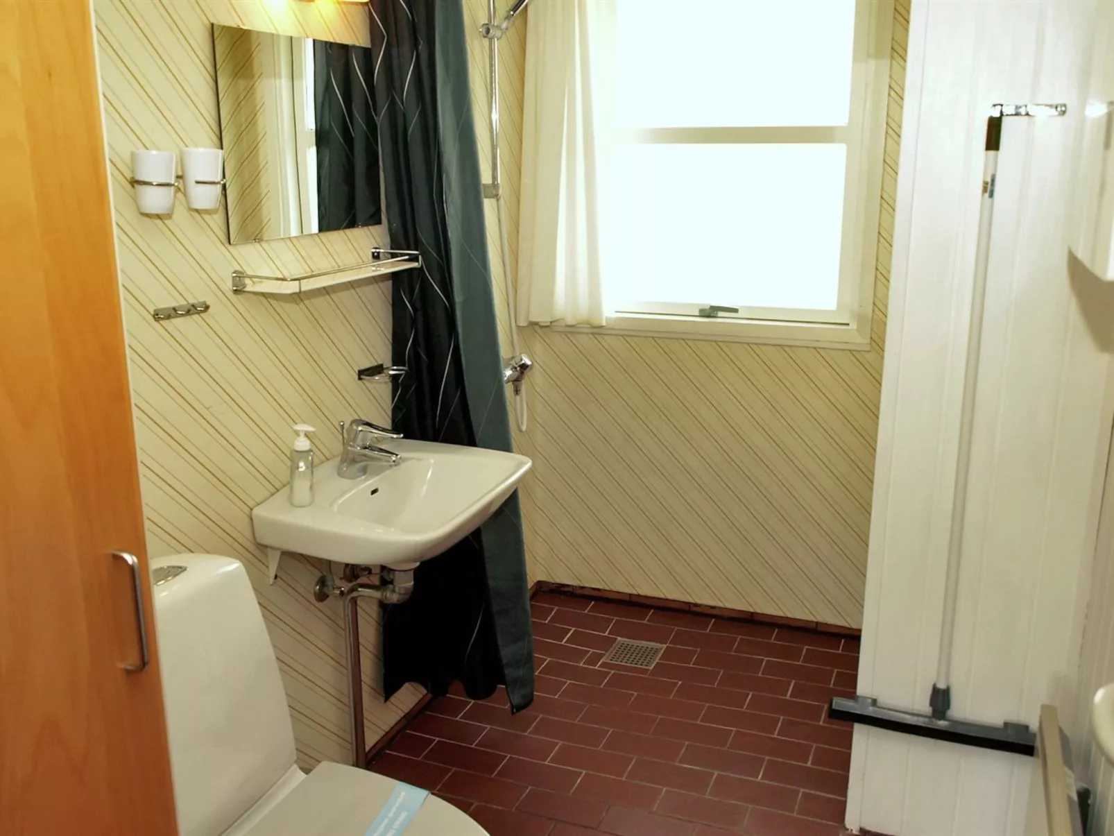 "Holte" - 700m to the fjord-Binnen