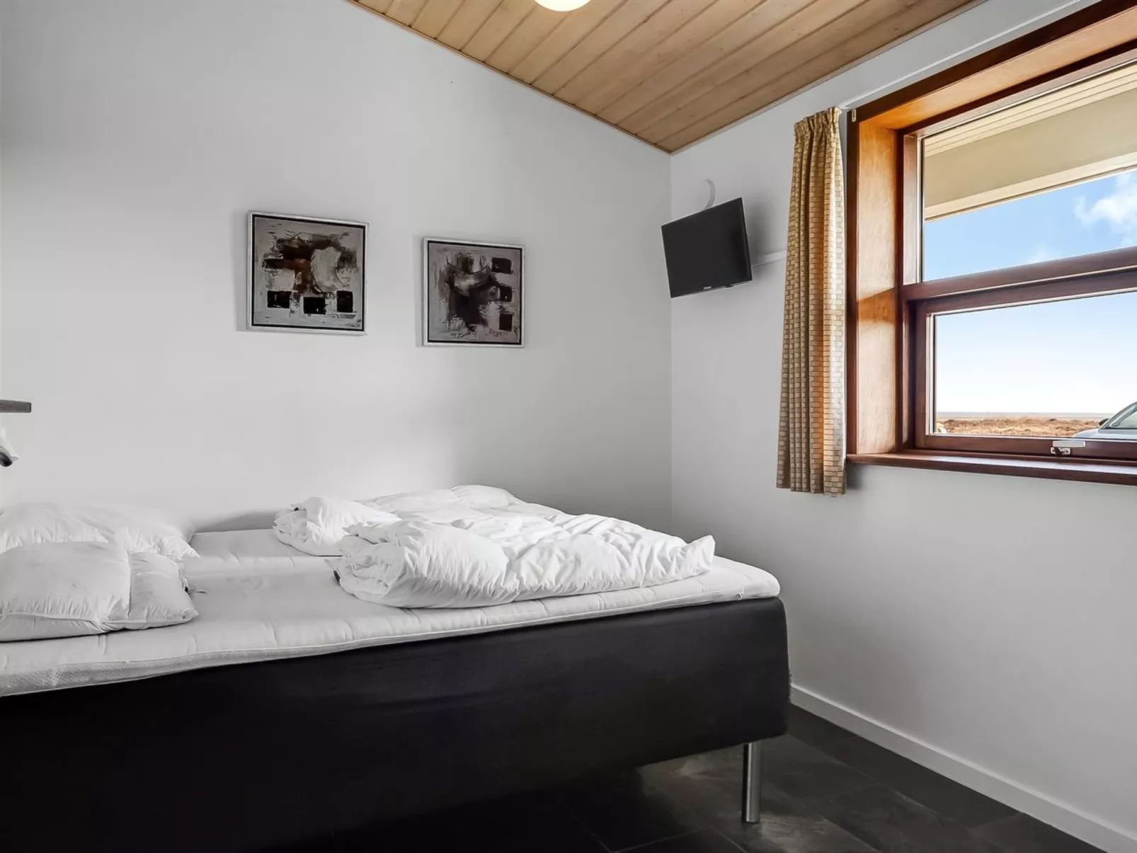 "Amundi" - 3.8km from the sea-Binnen