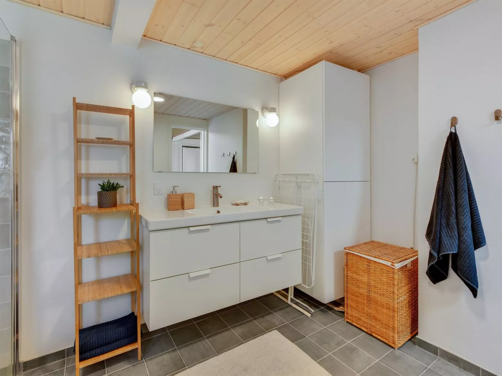 "Sebastian" - 100m to the fjord-Binnen