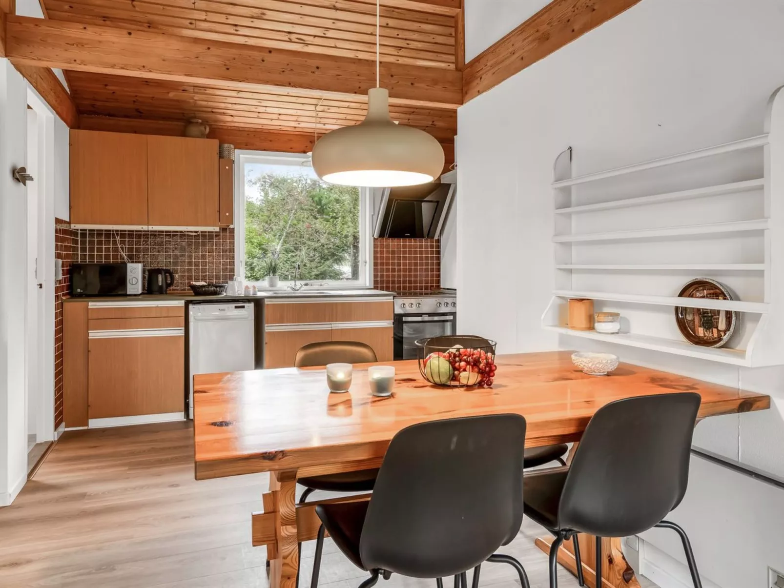 "Thomine" - 200m from the sea-Binnen