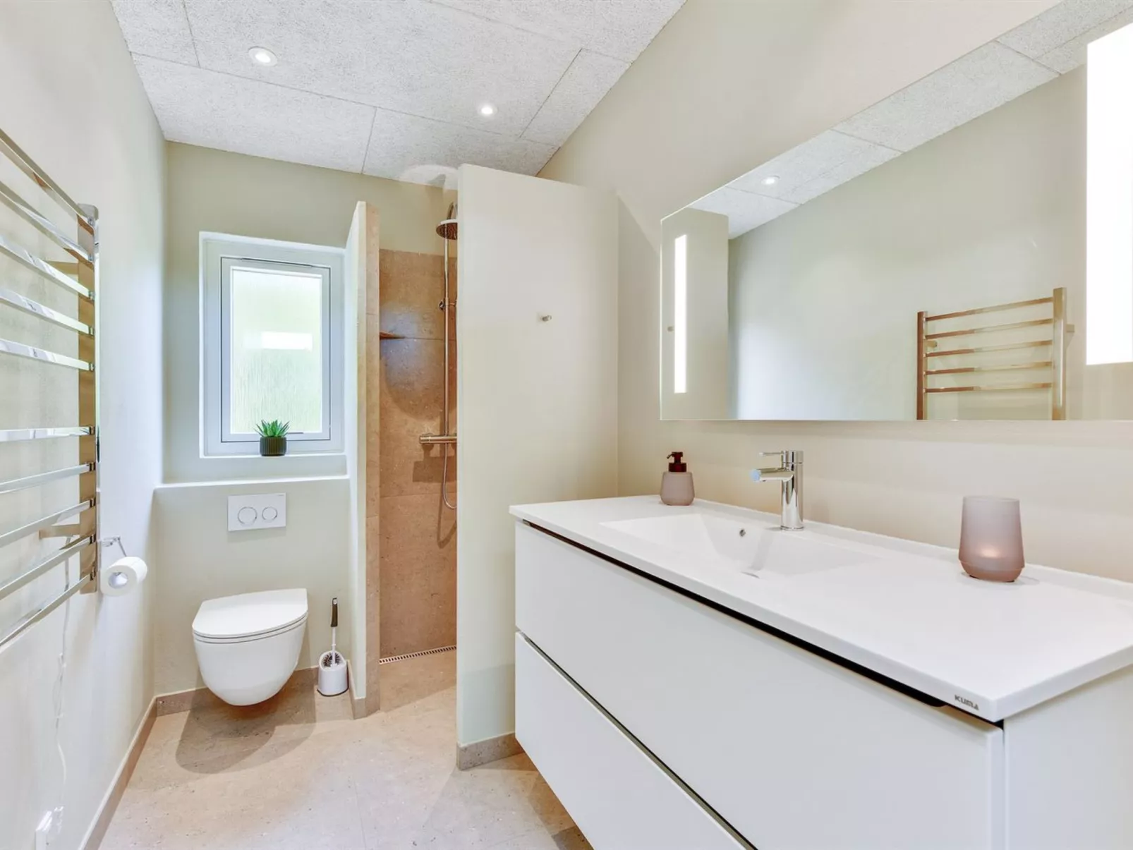 "Hiorulf" - 1.4km from the sea-Binnen