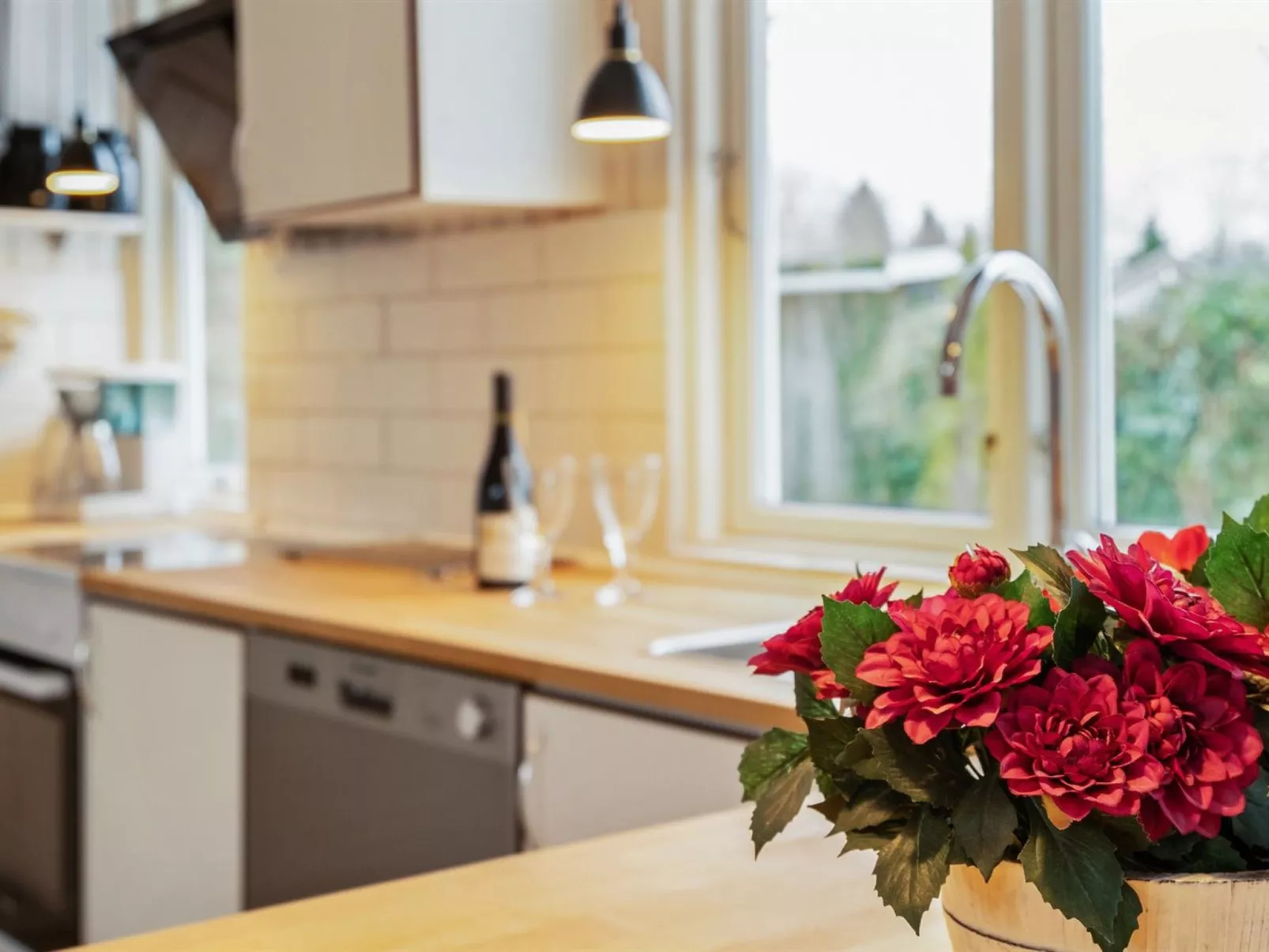 "Winona" - 300m from the sea-Binnen