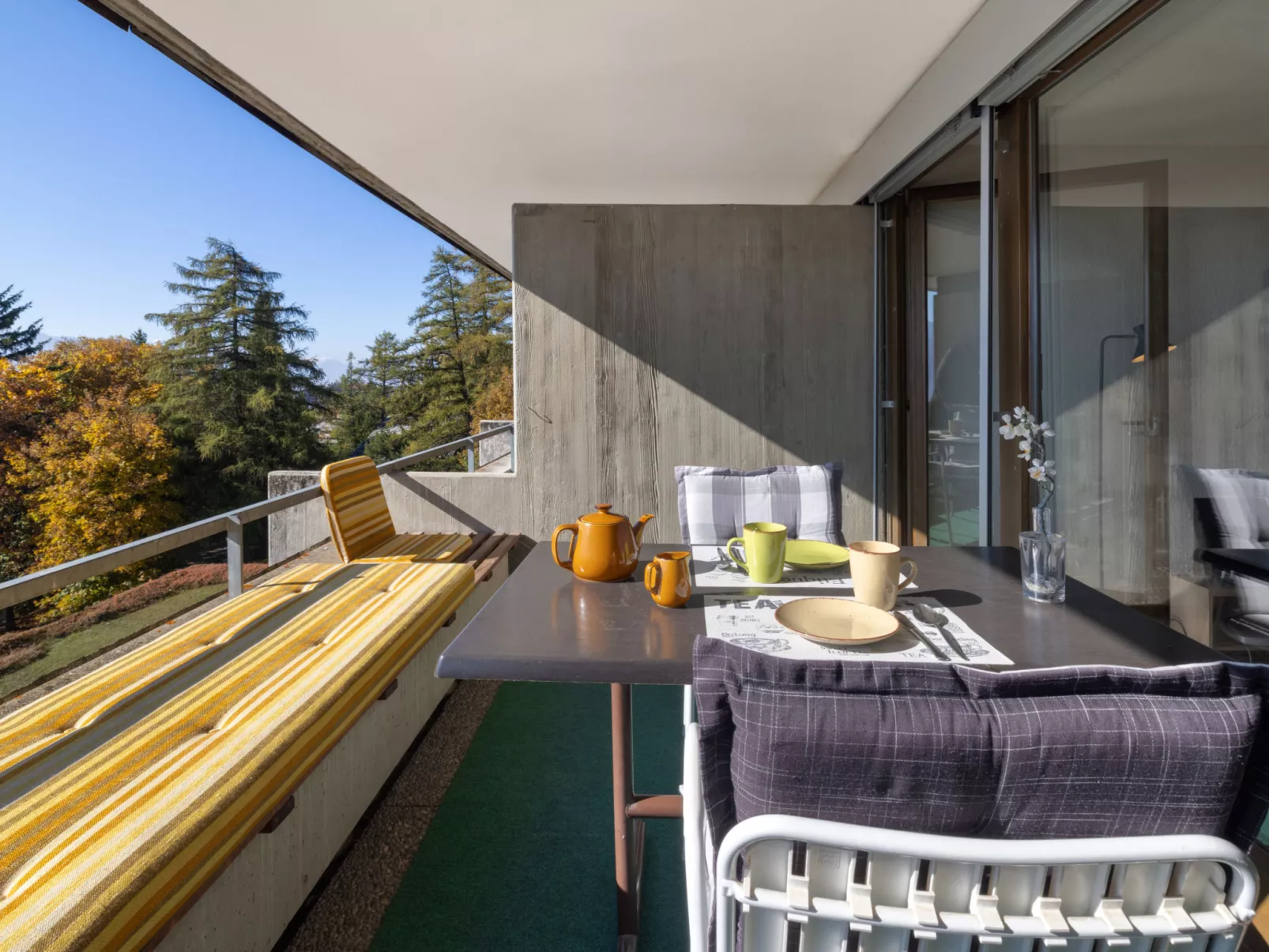 Jeanne D'Arc Apt. A-8-Buiten