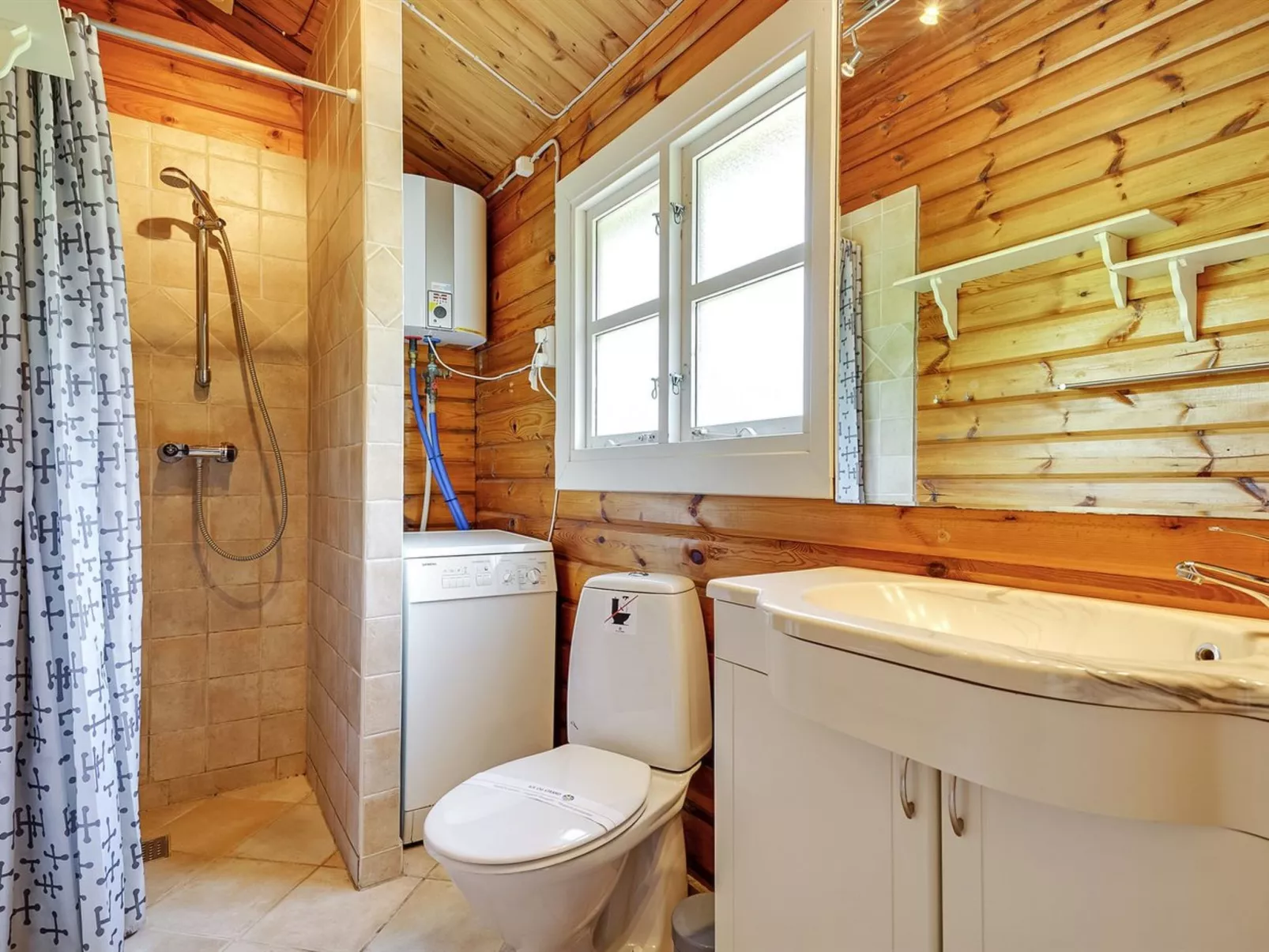 "Ernestine" - 500m to the fjord-Binnen