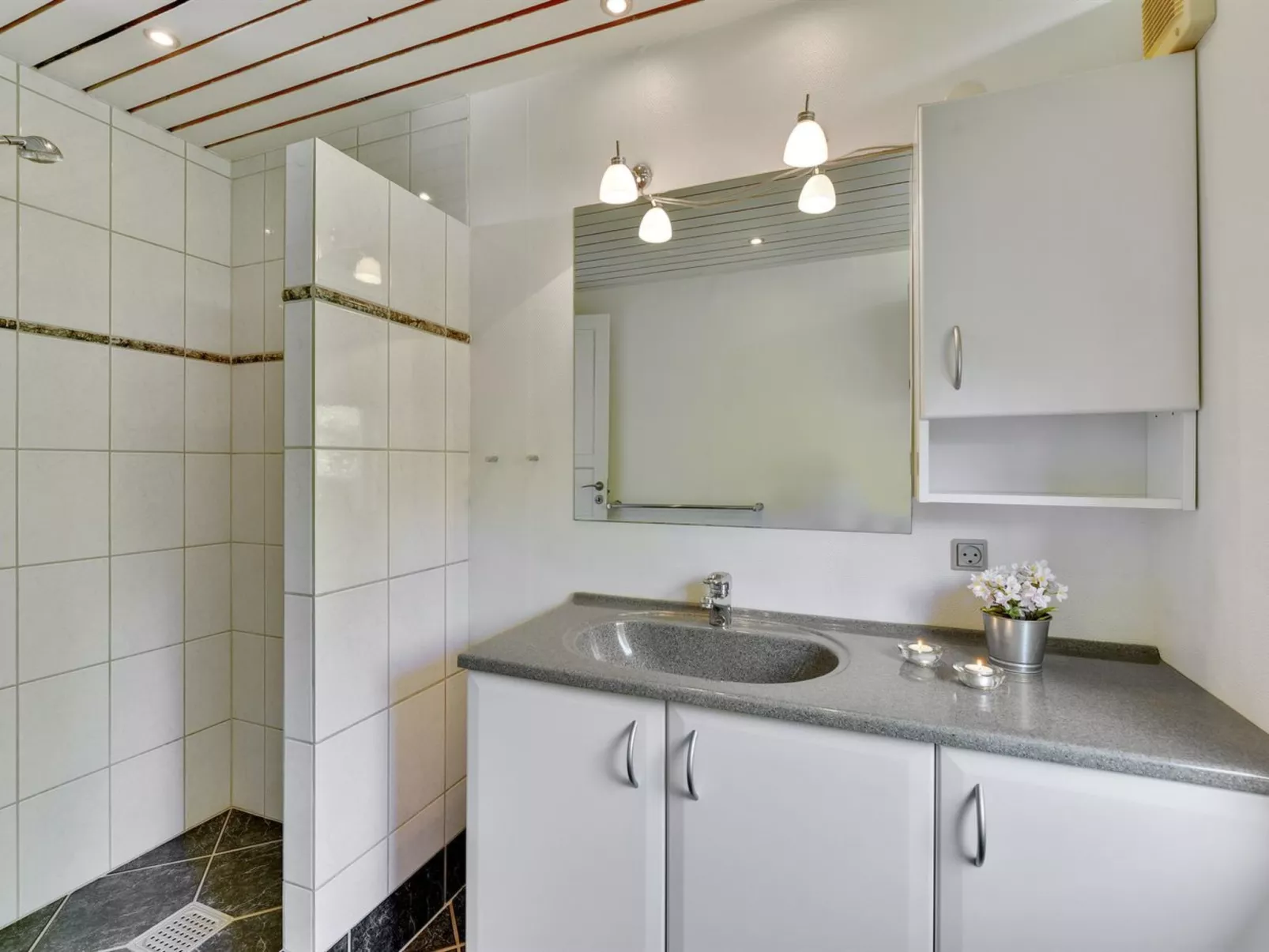 "Anund" - 1.4km from the sea-Binnen