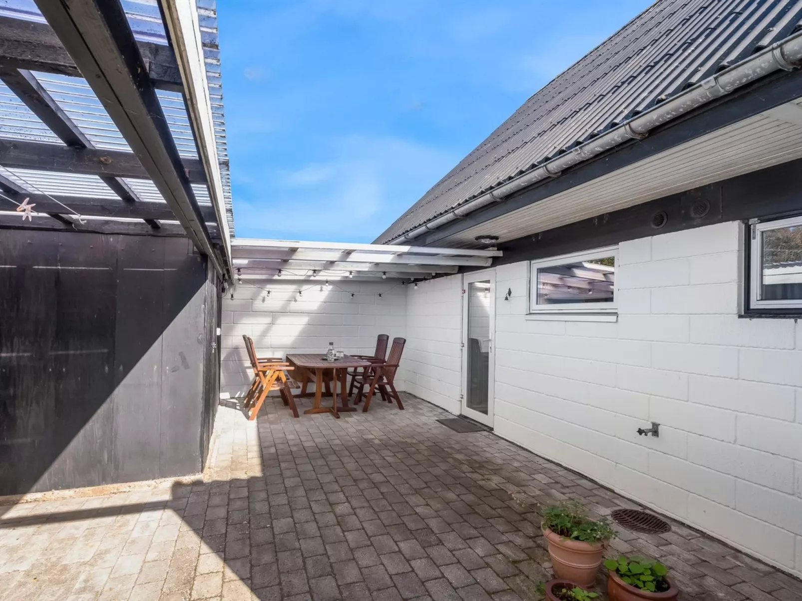 "Dunja" - 200m to the fjord-Buiten