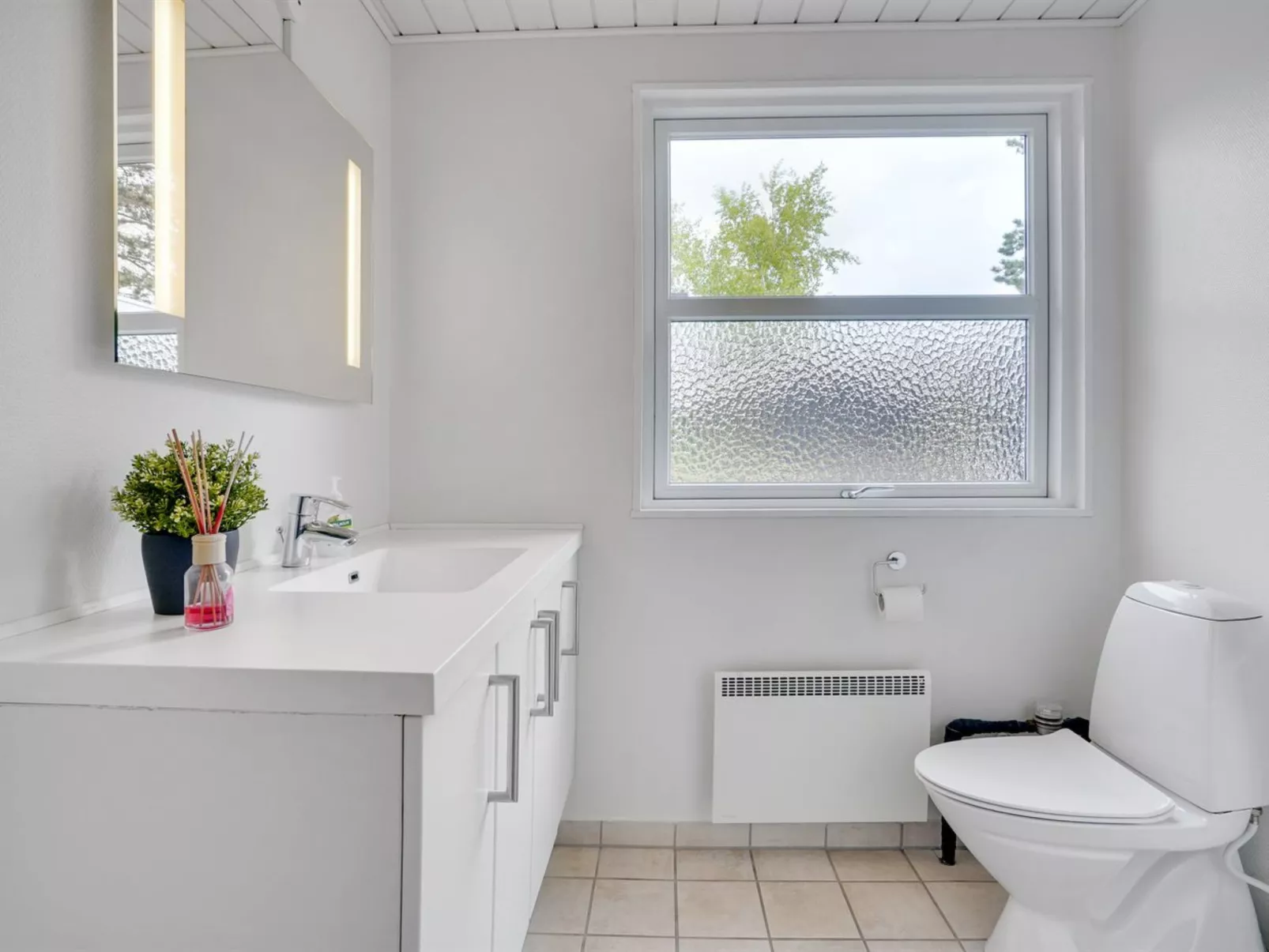 "Fredrikka" - 3.9km from the sea-Binnen